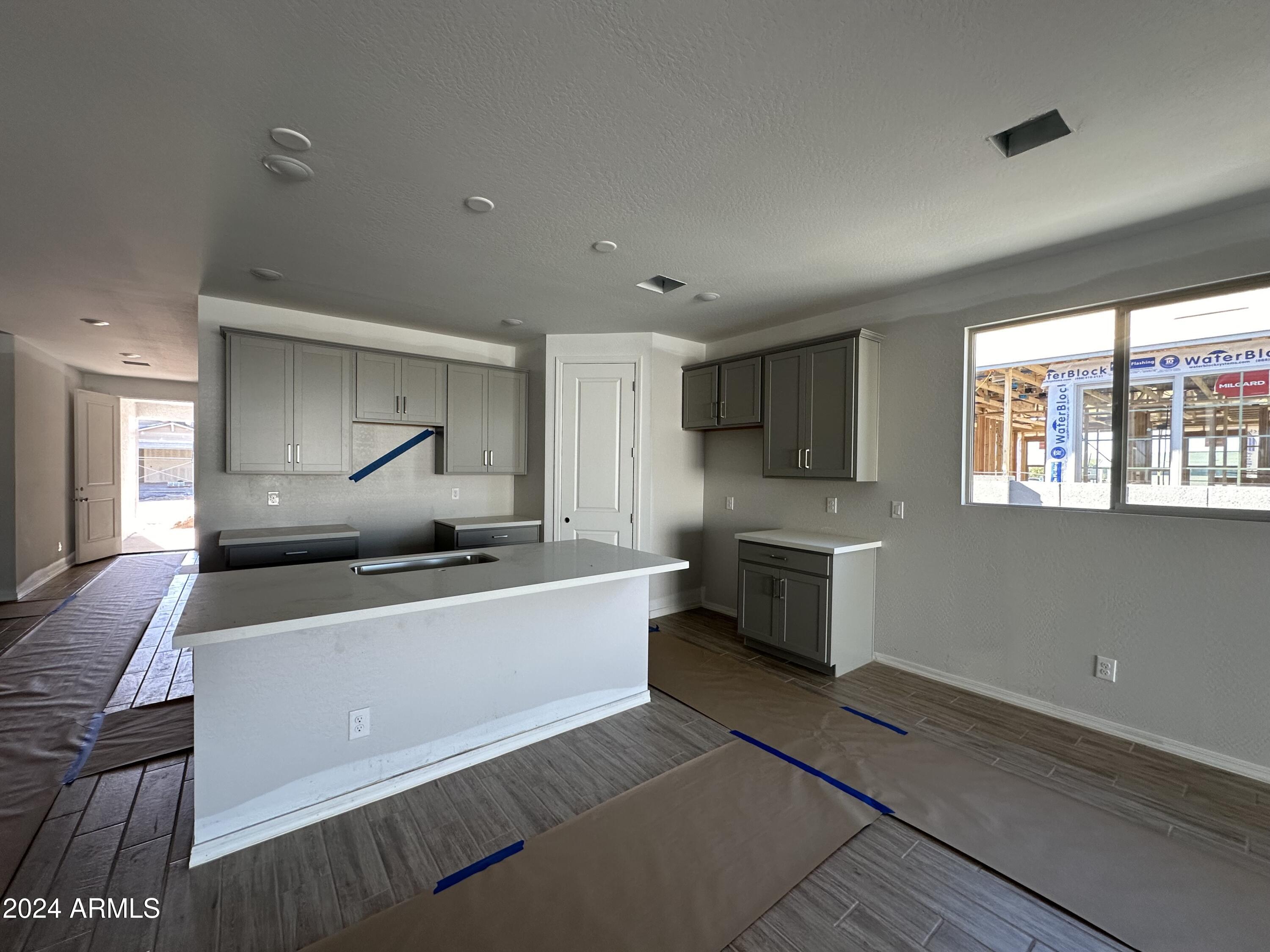 22864 E ROUNDUP Way