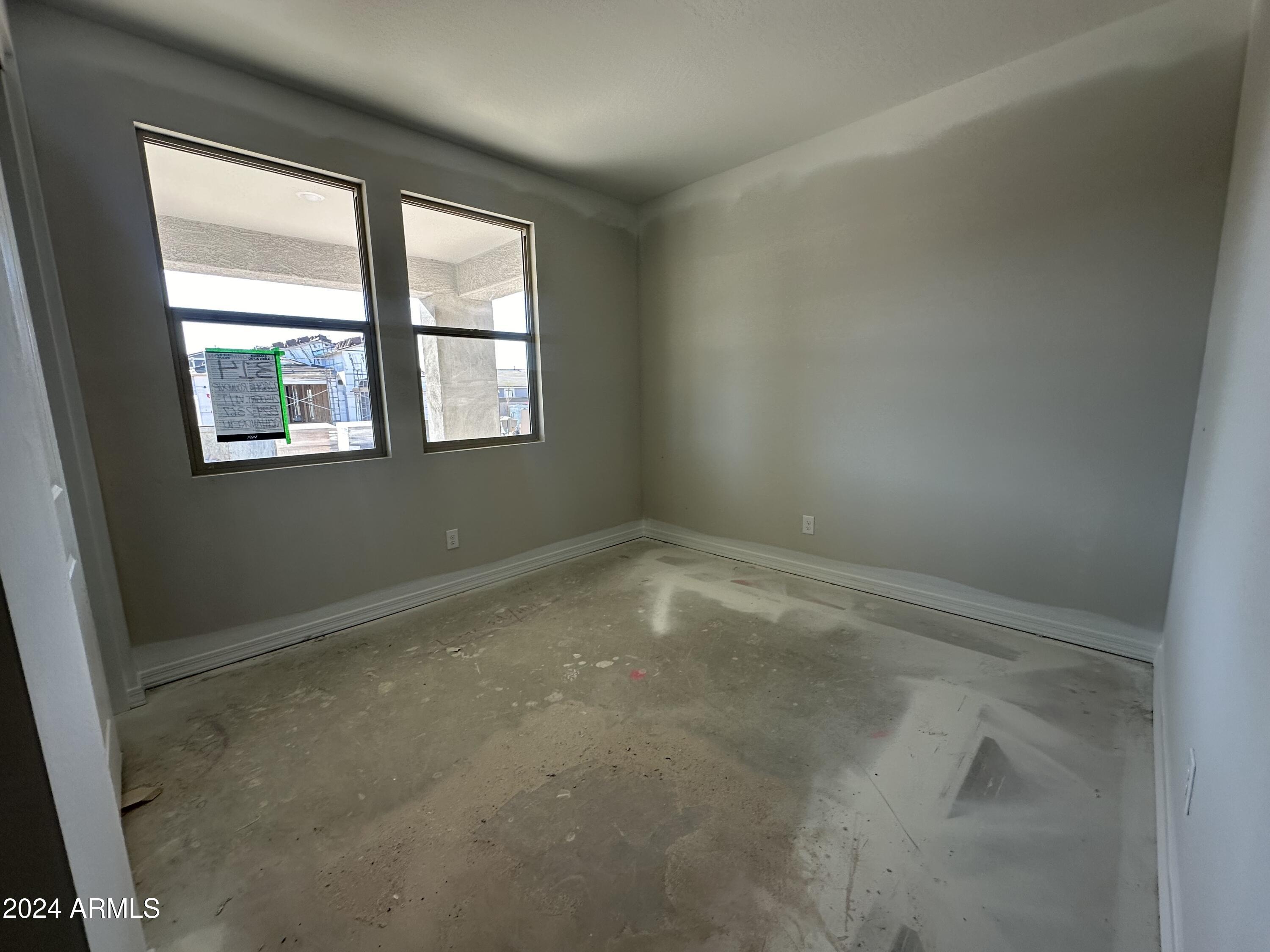 22864 E ROUNDUP Way
