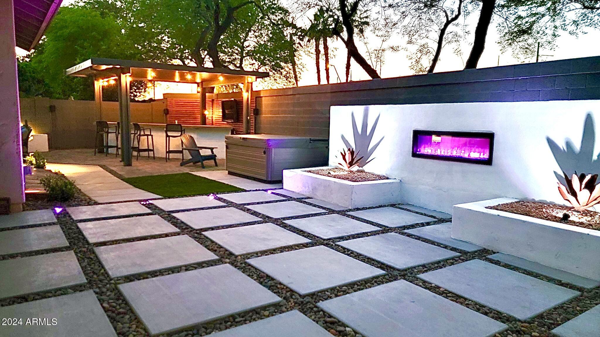 130 W SUNBURST Lane