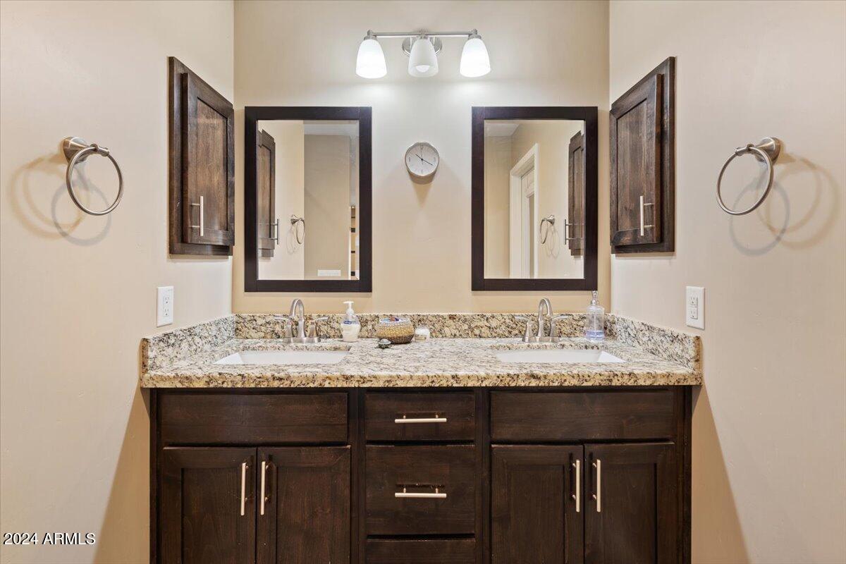 1039 E MONTEBELLO Avenue