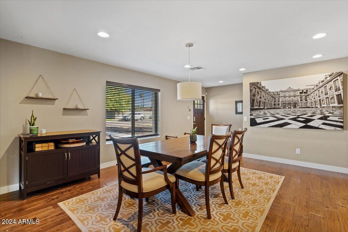 1039 E MONTEBELLO Avenue