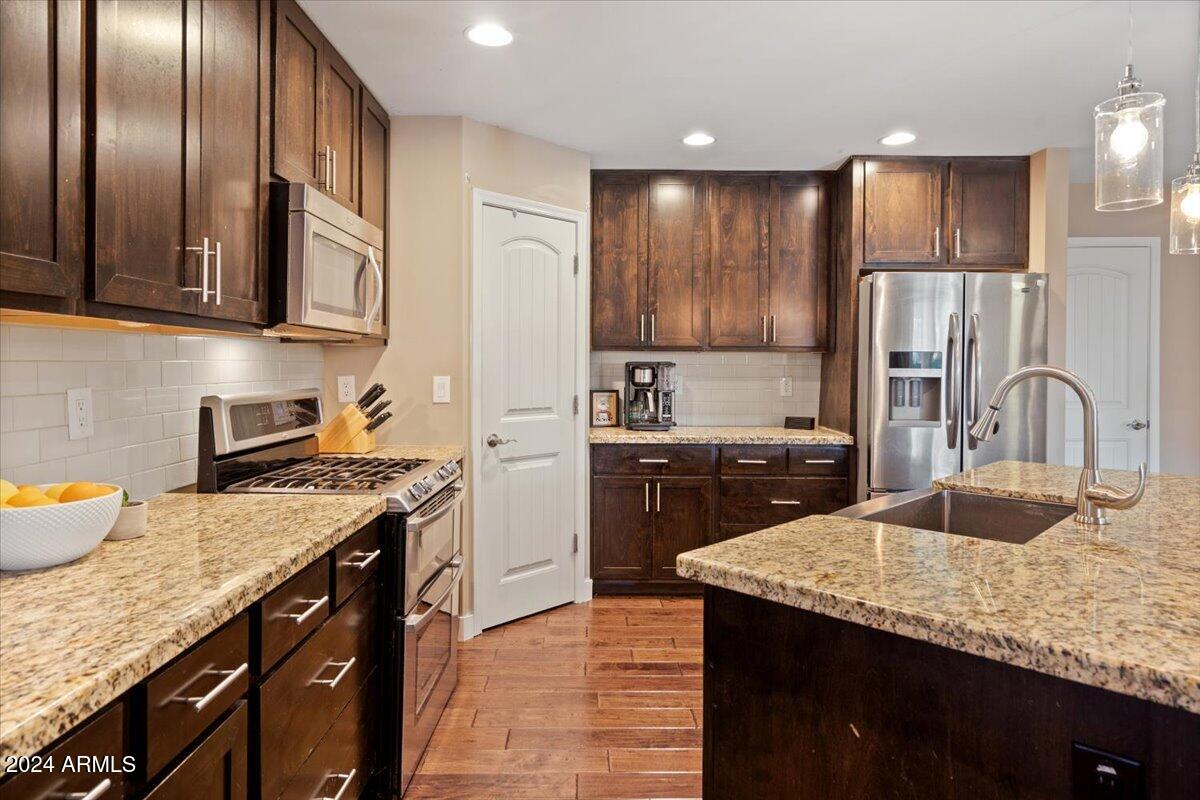 1039 E MONTEBELLO Avenue