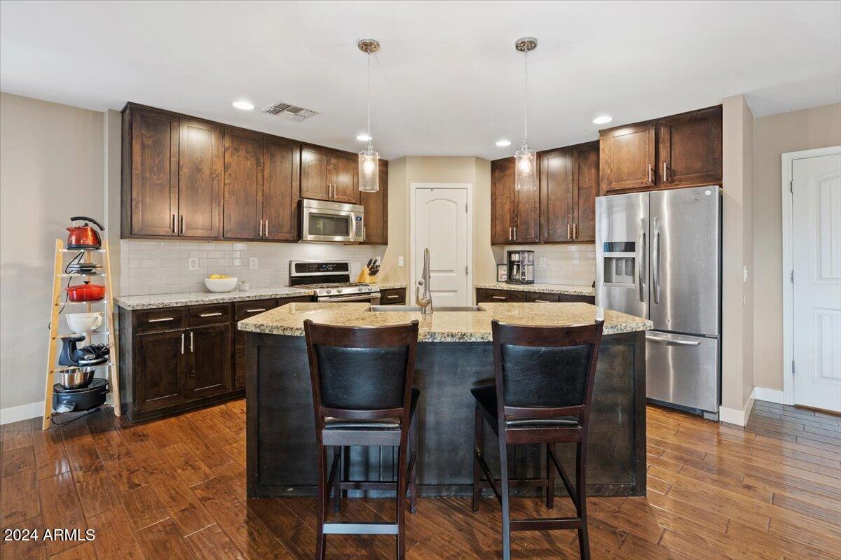 1039 E MONTEBELLO Avenue