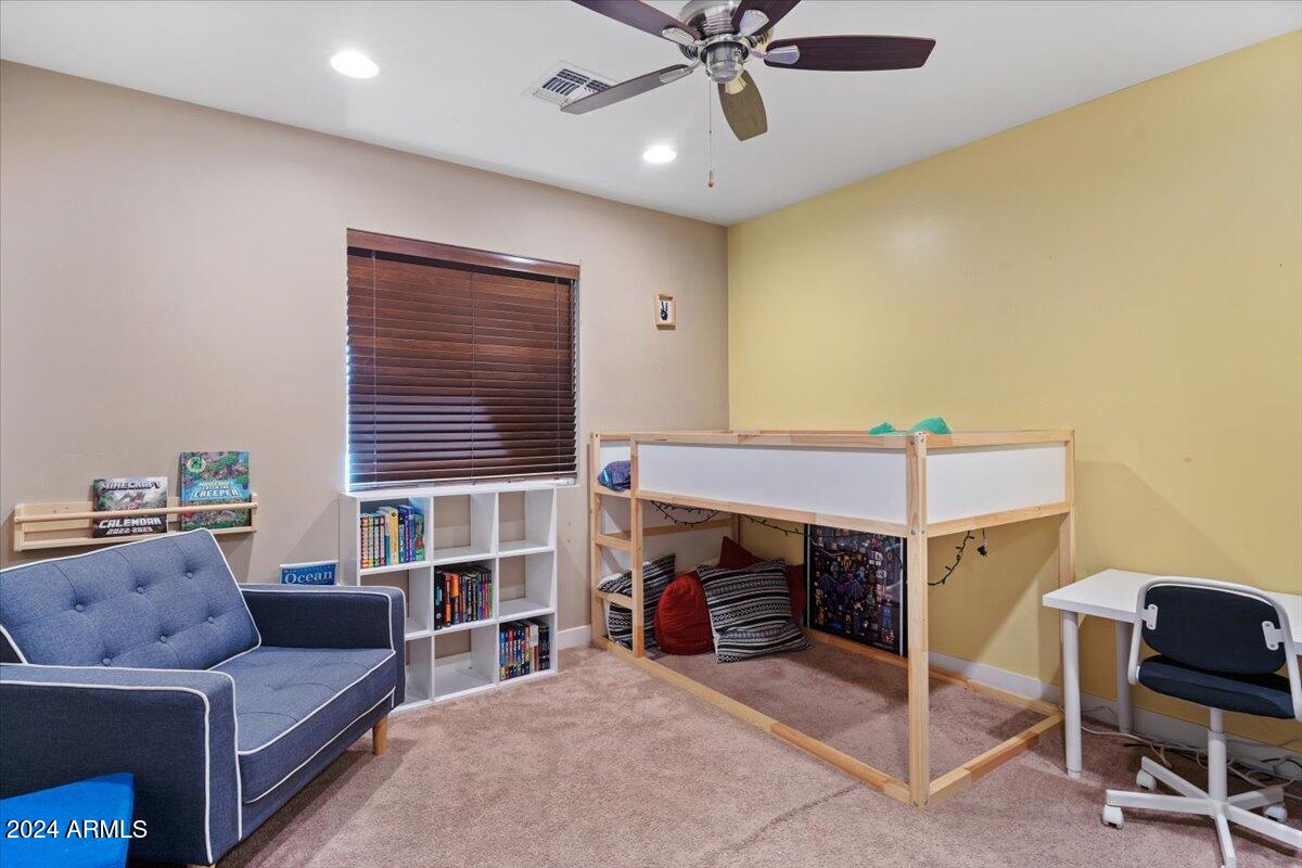 1039 E MONTEBELLO Avenue