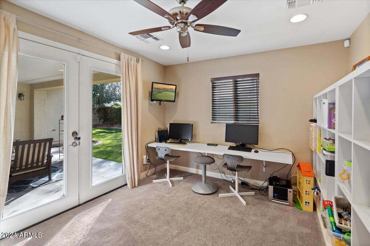 1039 E MONTEBELLO Avenue