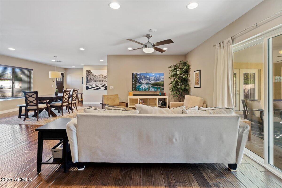 1039 E MONTEBELLO Avenue