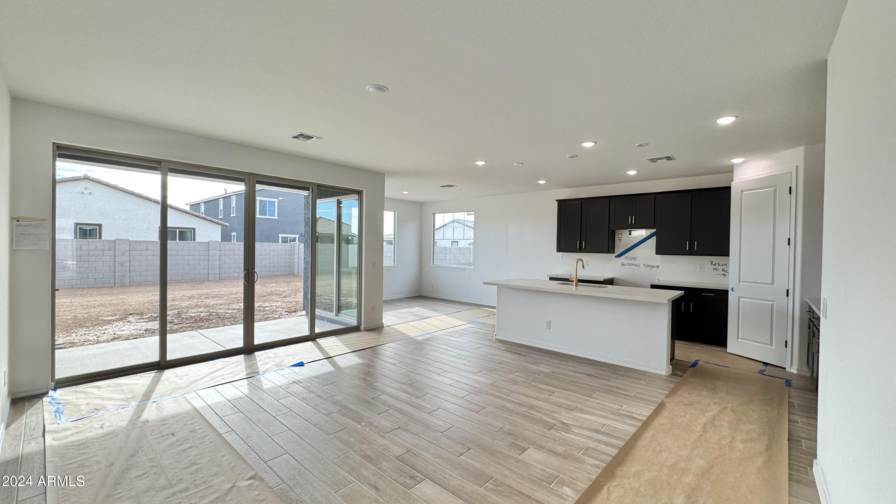 22865 E ROUNDUP Way