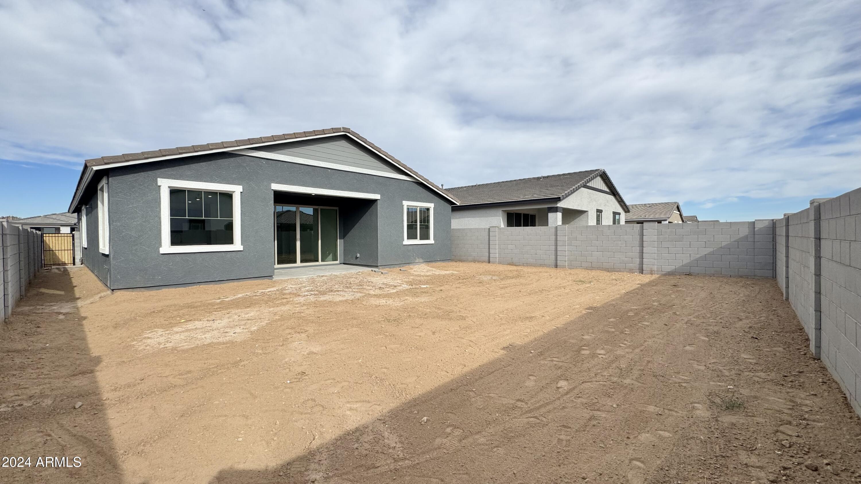 22865 E ROUNDUP Way