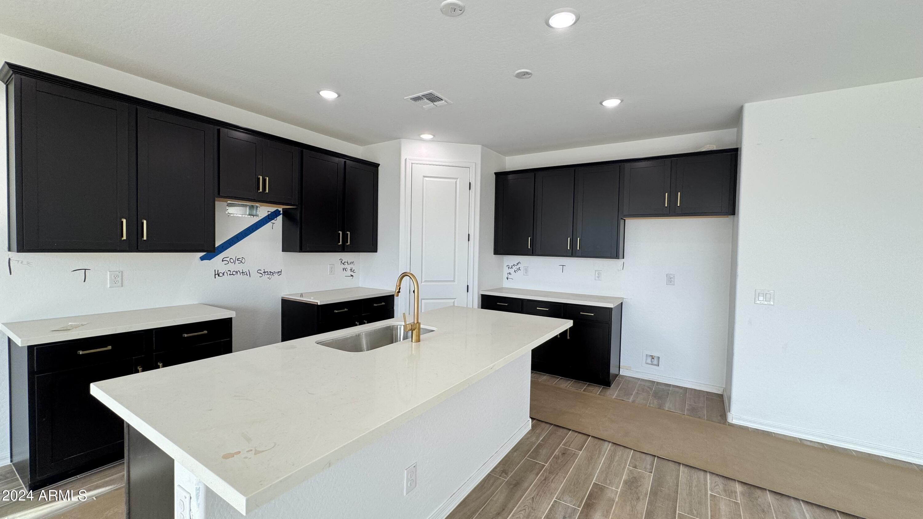 22865 E ROUNDUP Way