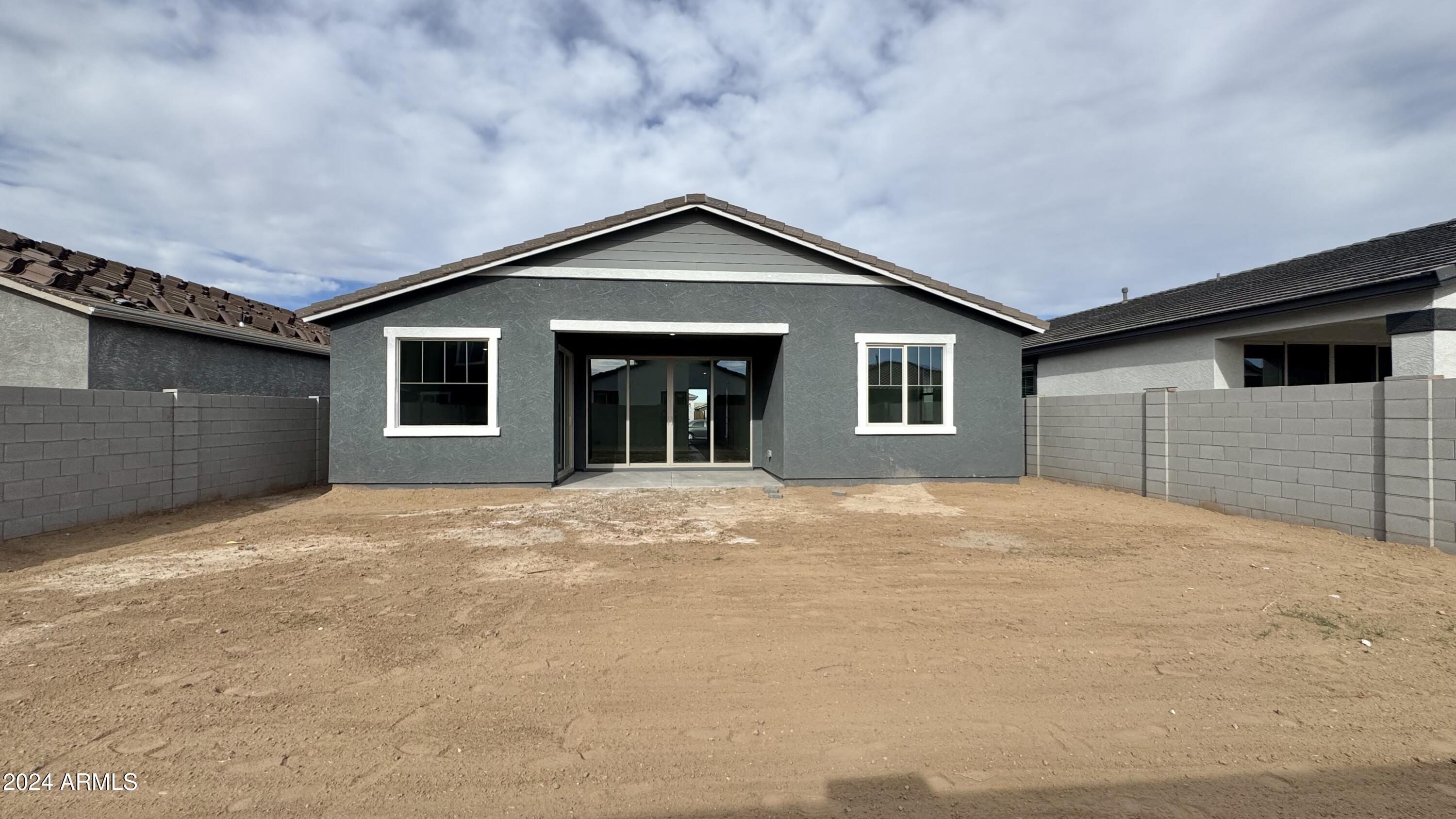 22865 E ROUNDUP Way