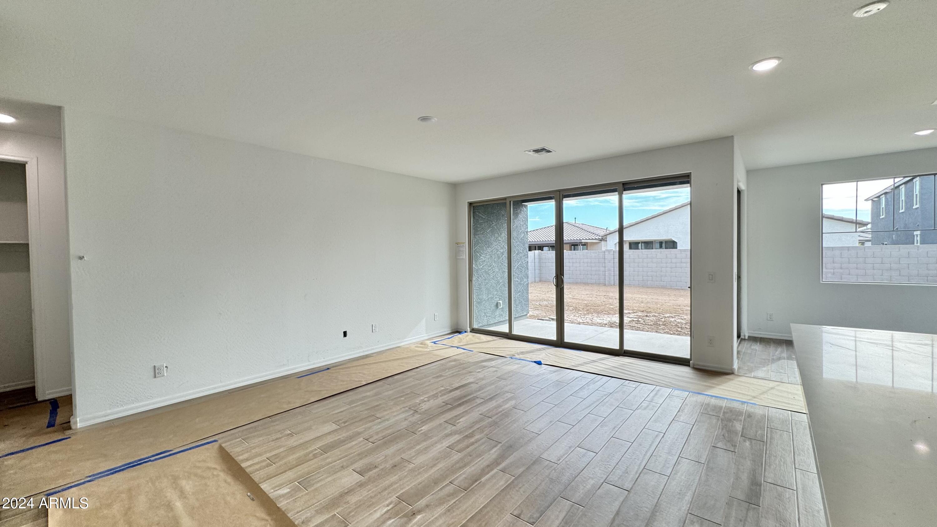 22865 E ROUNDUP Way