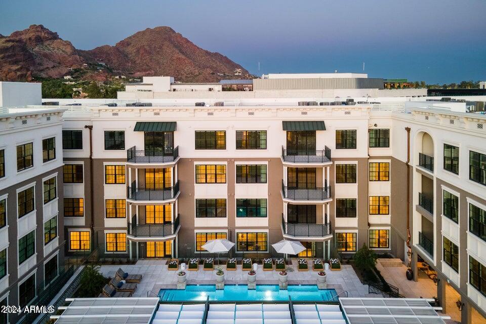 4240 E Camelback Road, 205