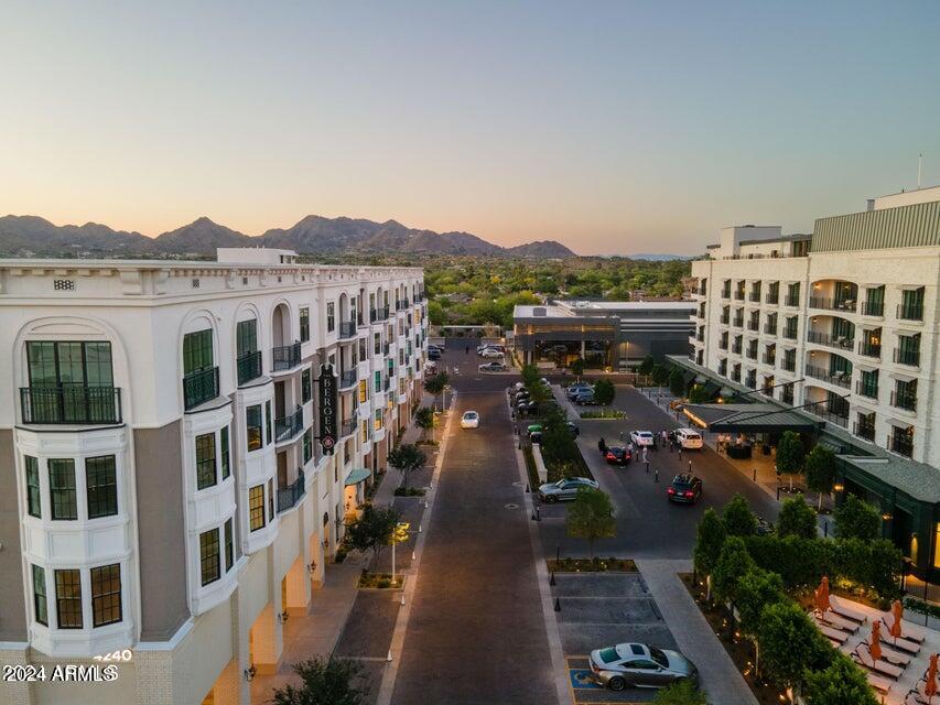 4240 E Camelback Road, 205