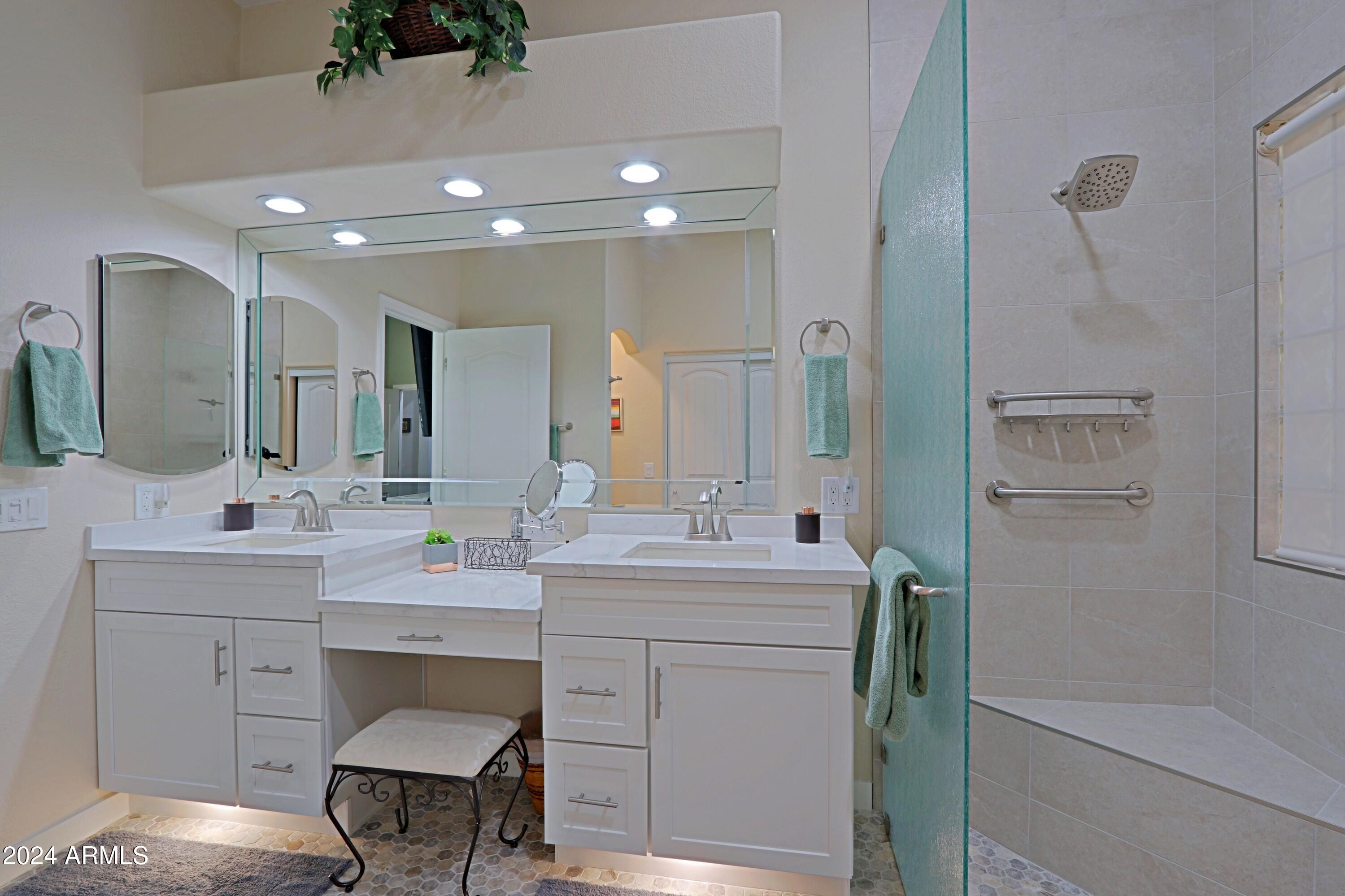 9338 E LAUREL Circle