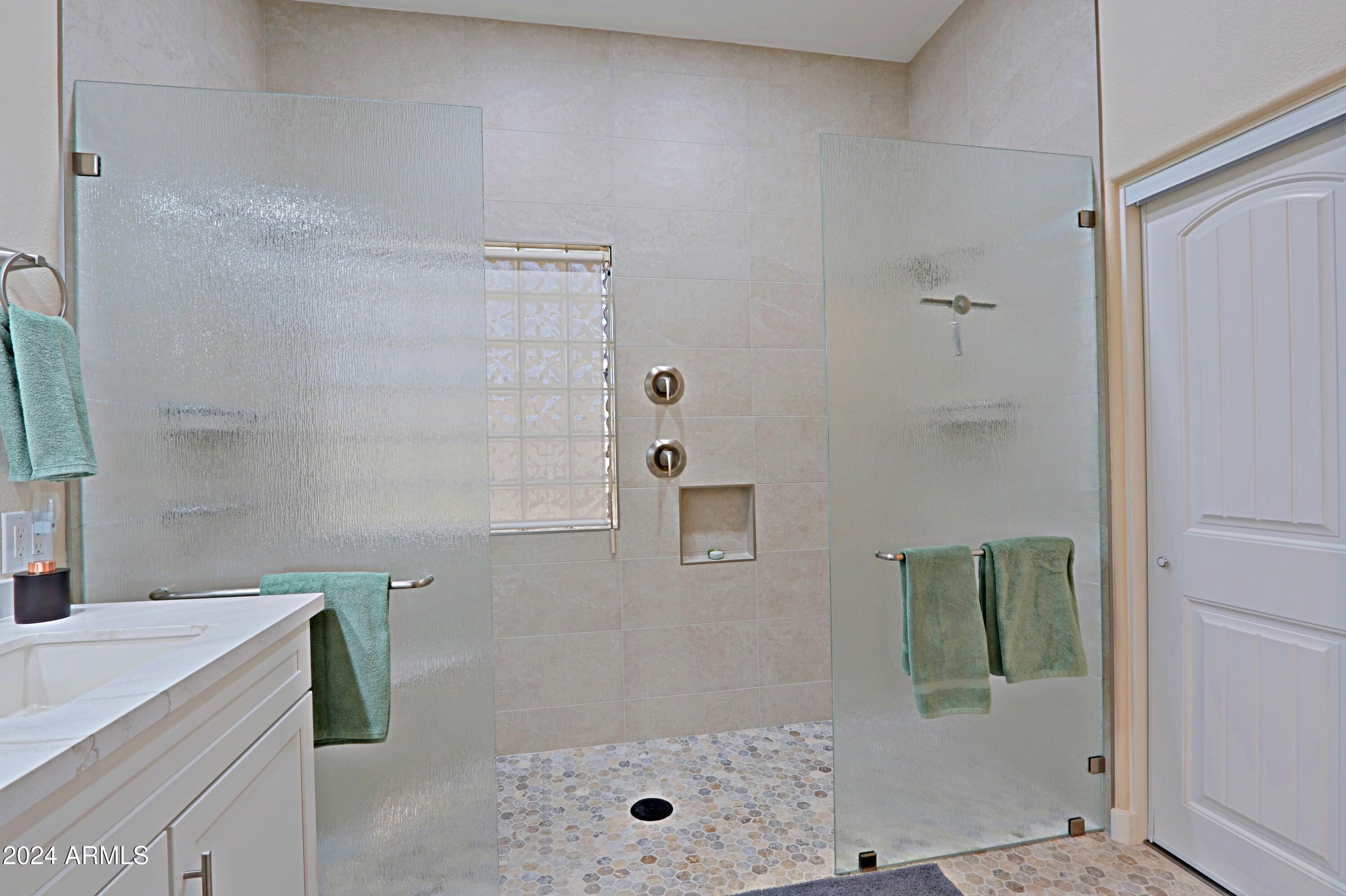 9338 E LAUREL Circle