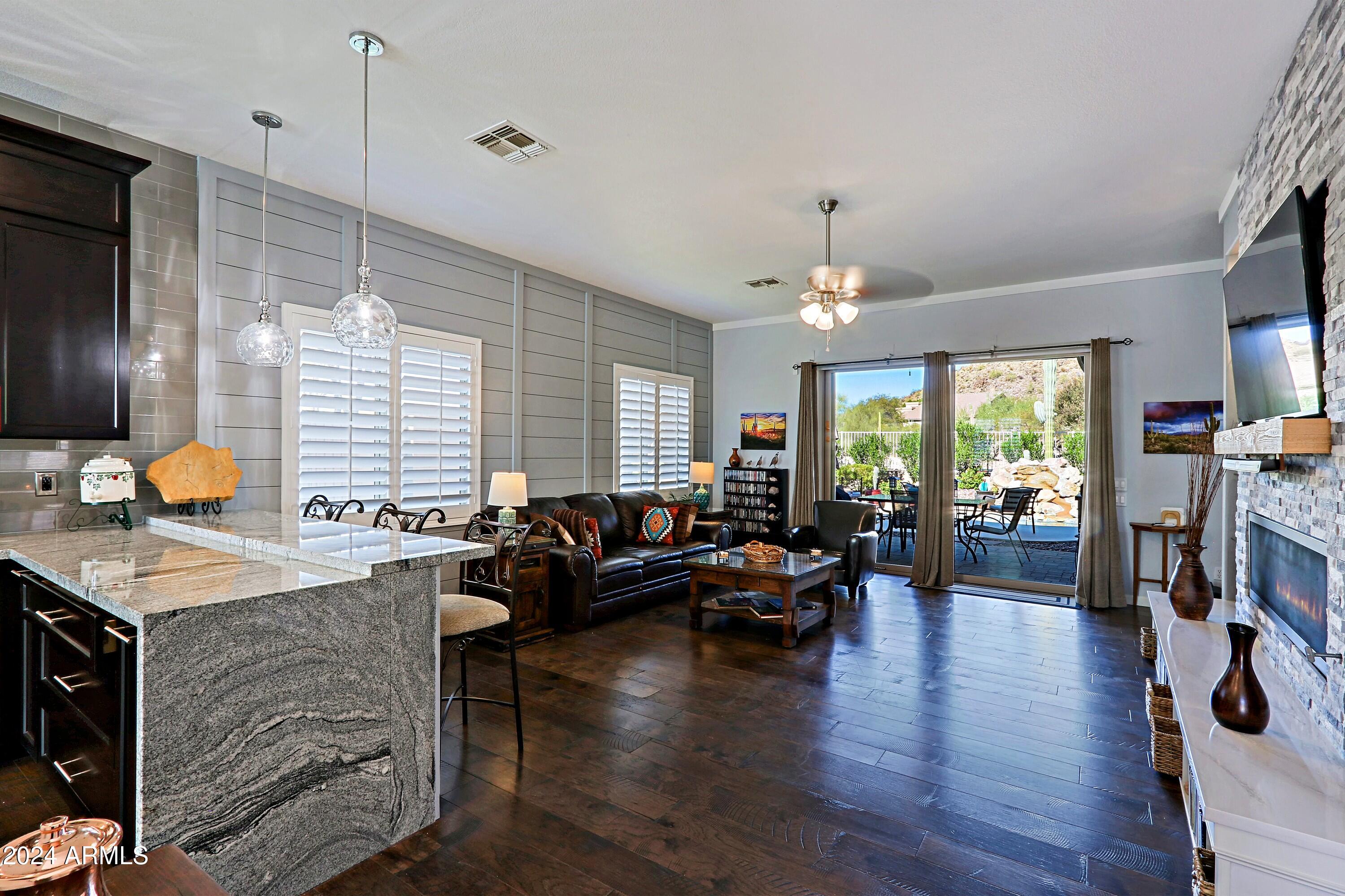 9338 E LAUREL Circle