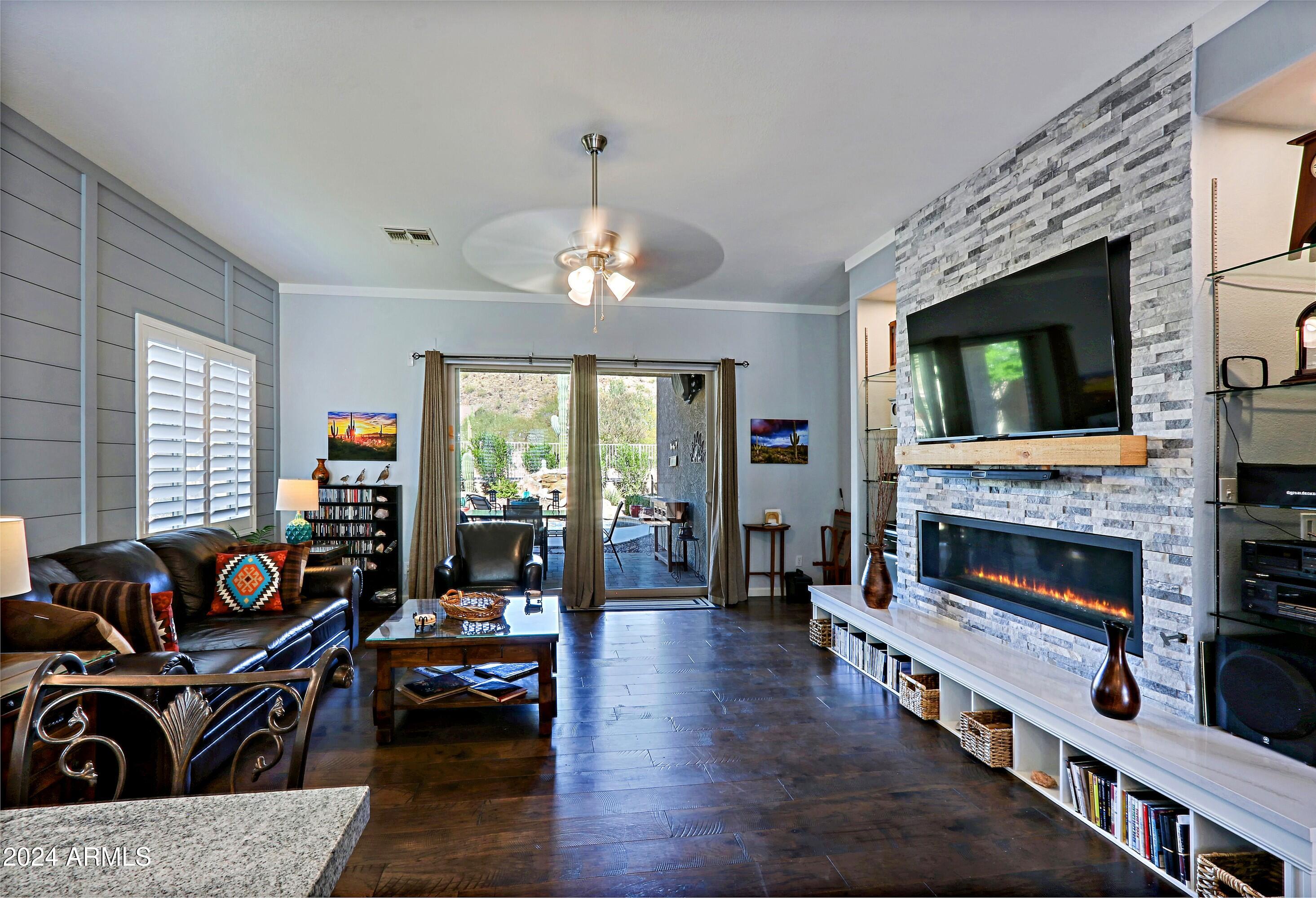 9338 E LAUREL Circle