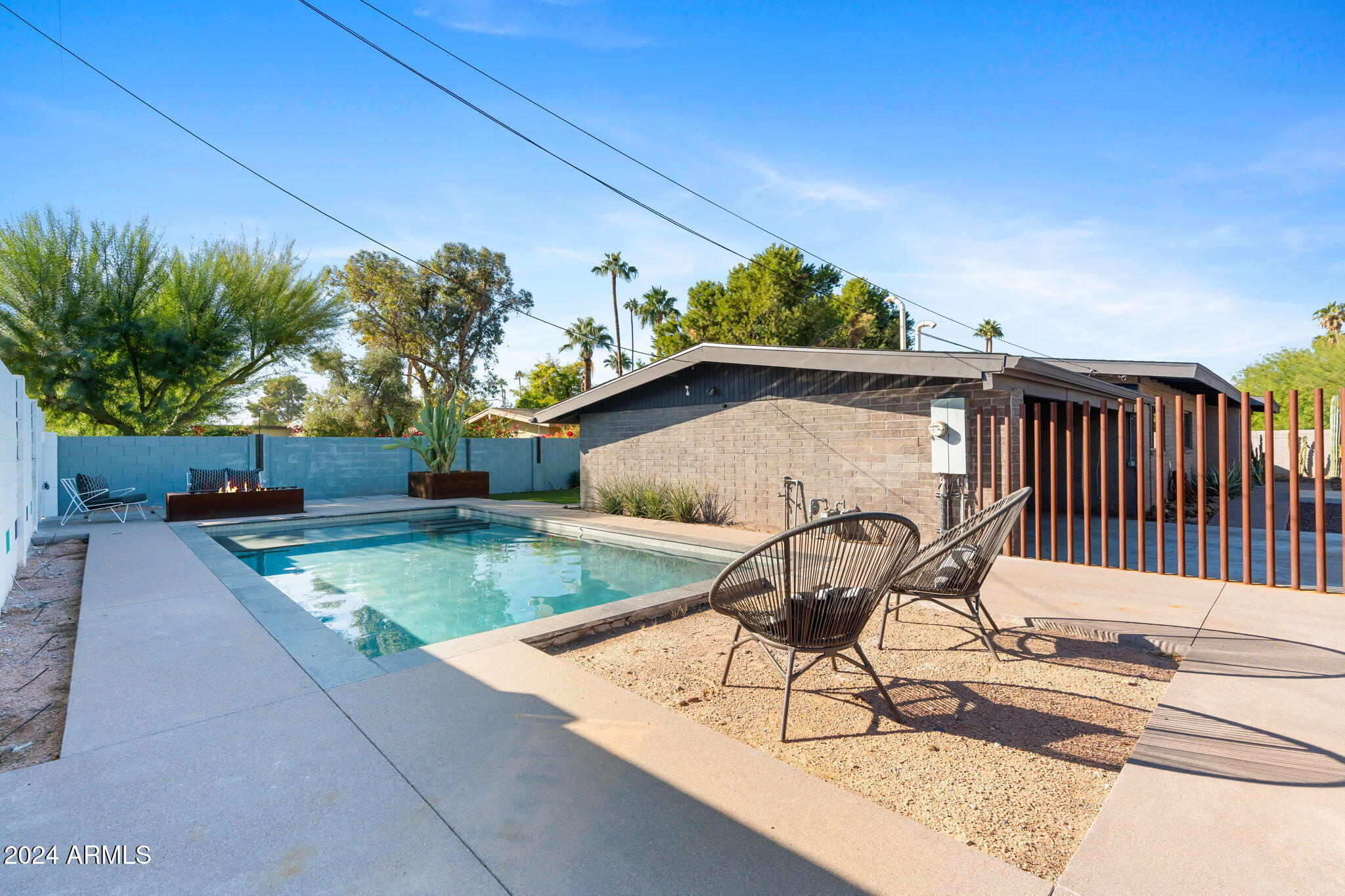 4027 N 45TH Place