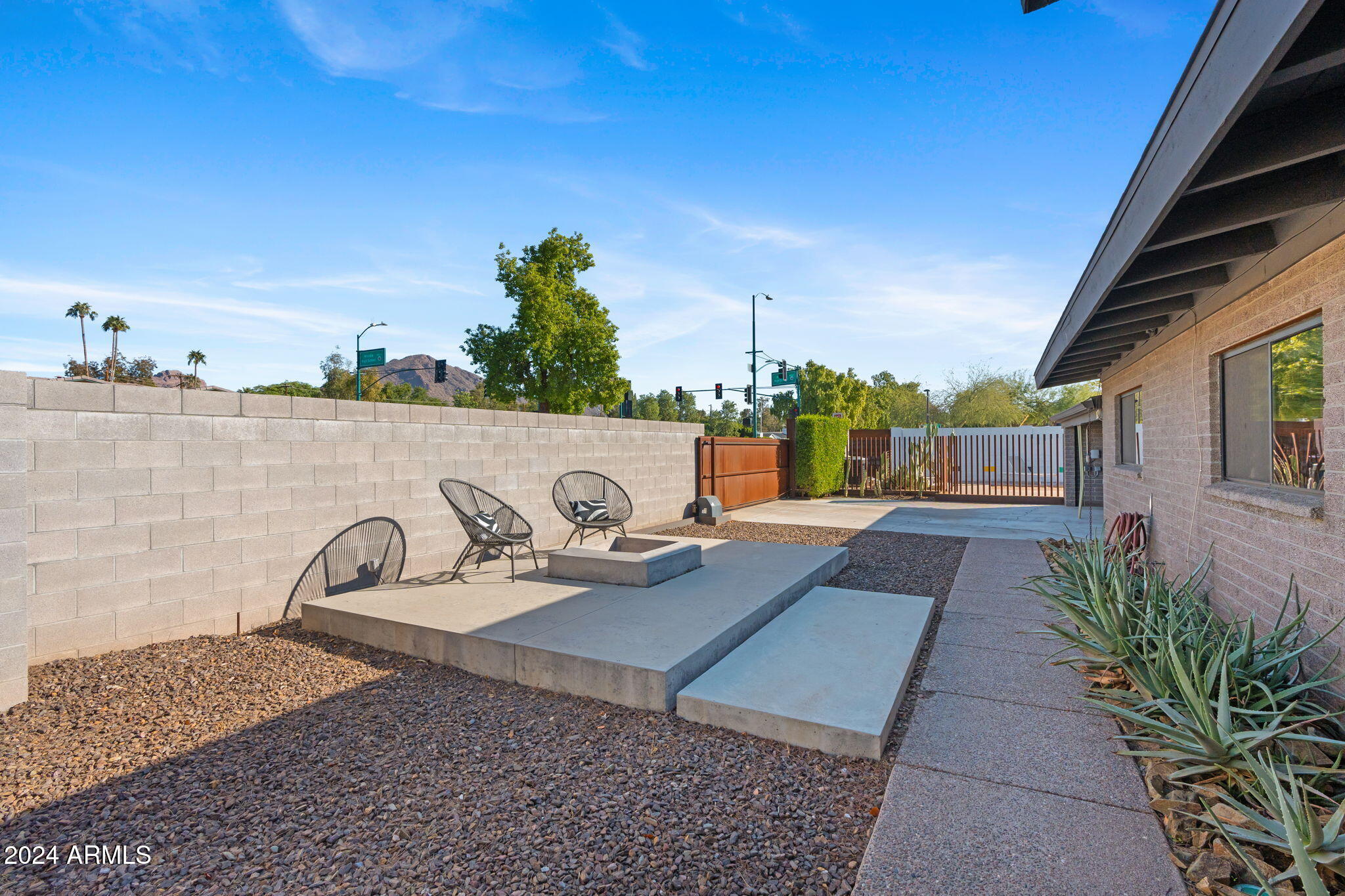 4027 N 45TH Place