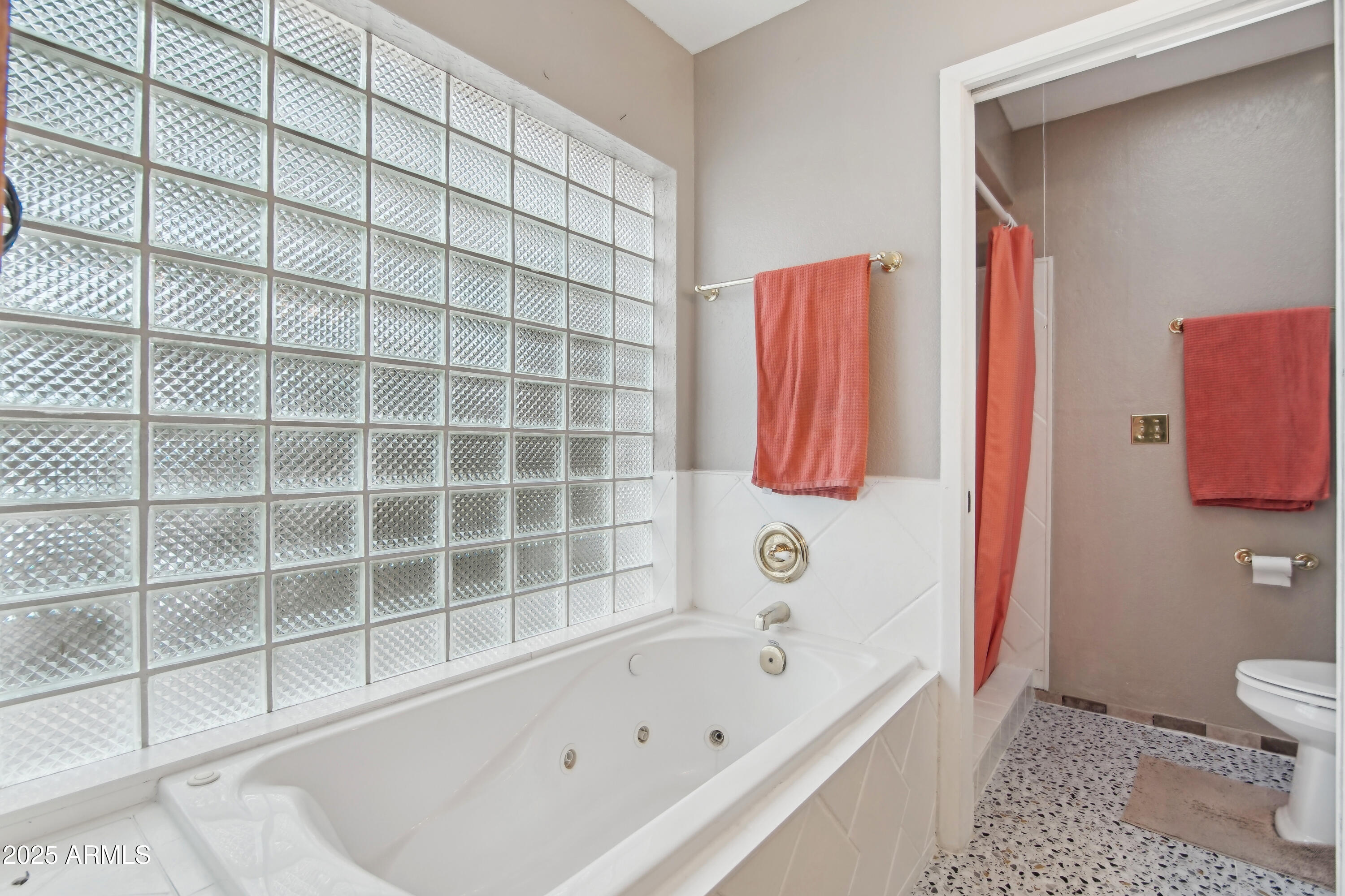 4026 E LARKSPUR Drive