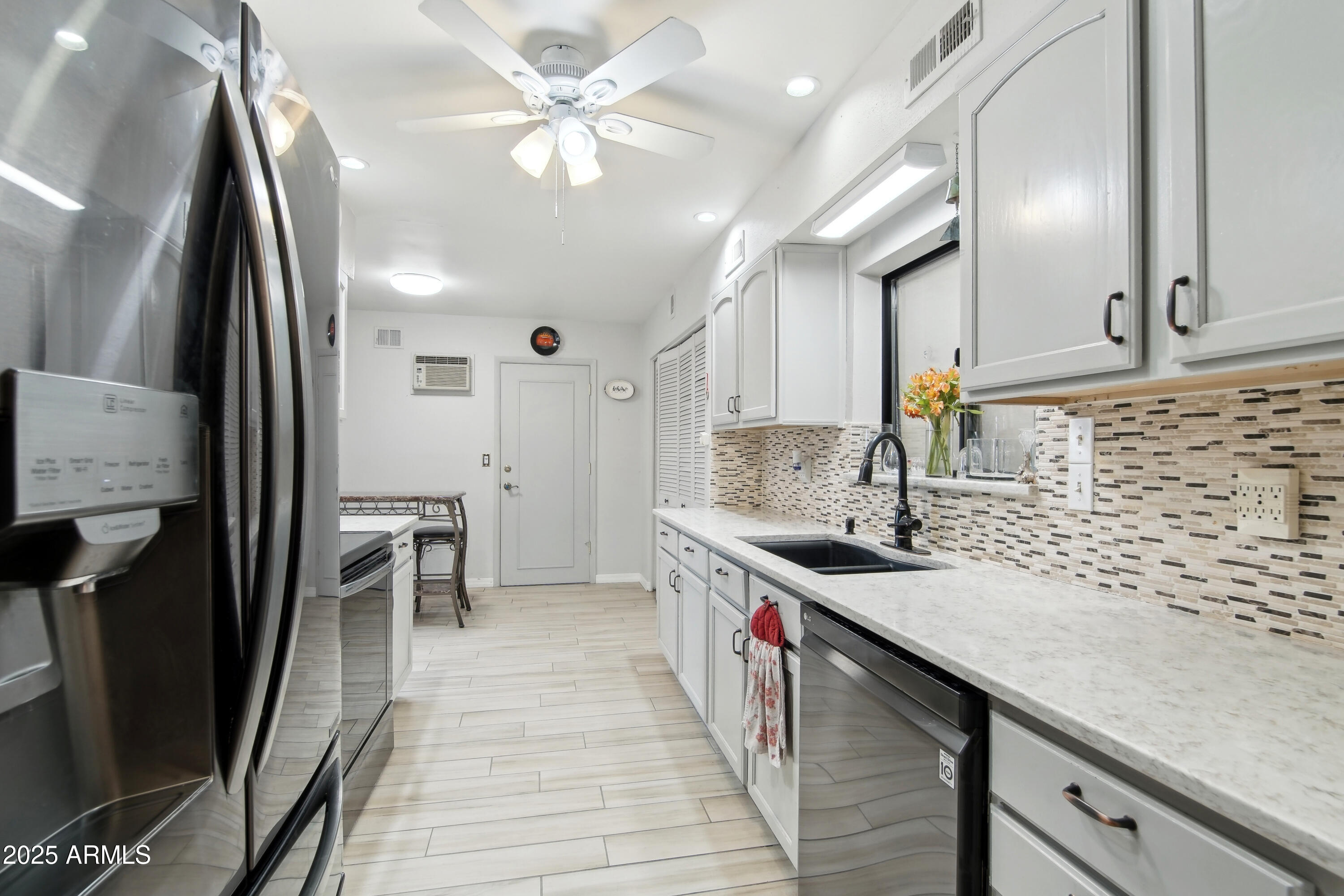 4026 E LARKSPUR Drive