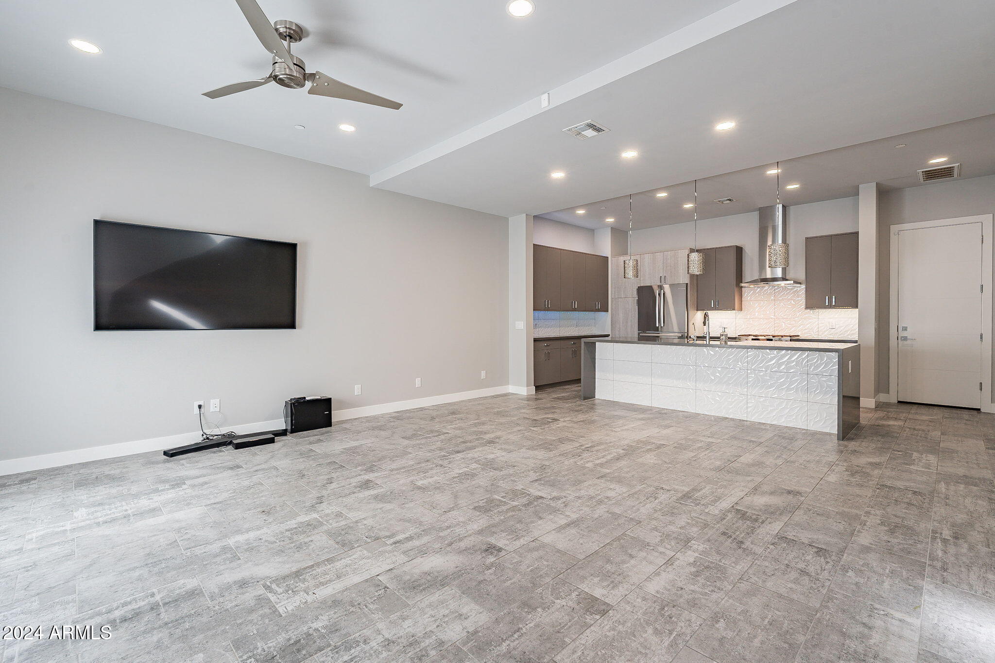 2645 E OSBORN Road, 3
