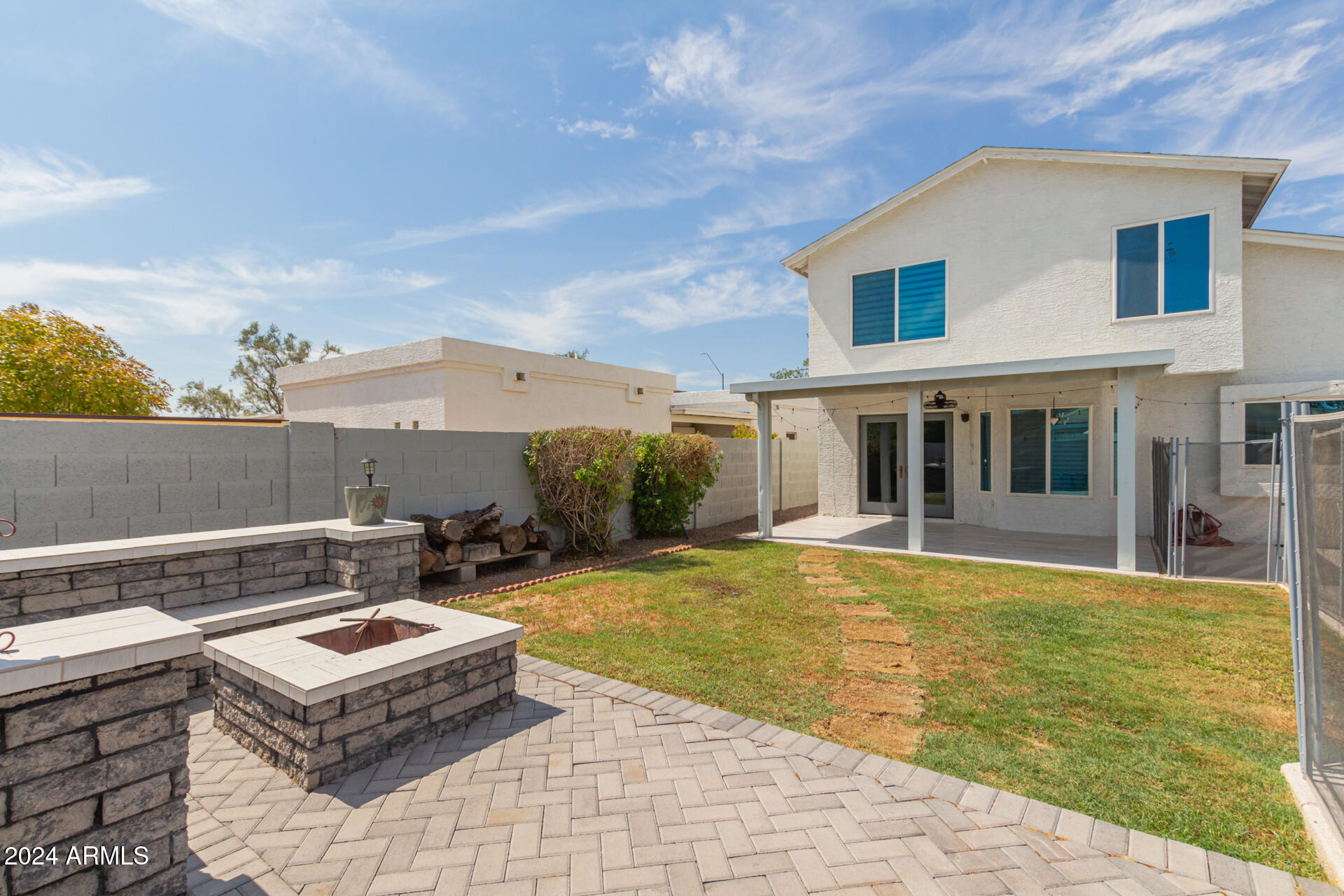 609 W GRANDVIEW Road
