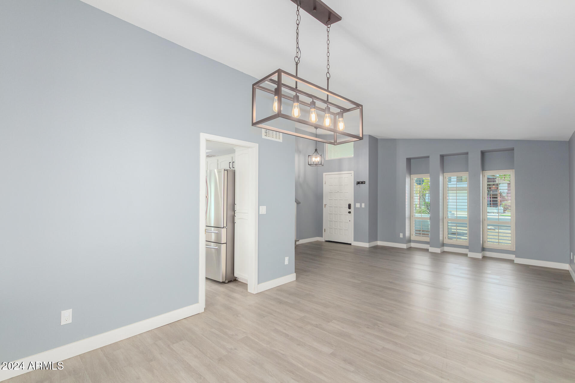 609 W GRANDVIEW Road
