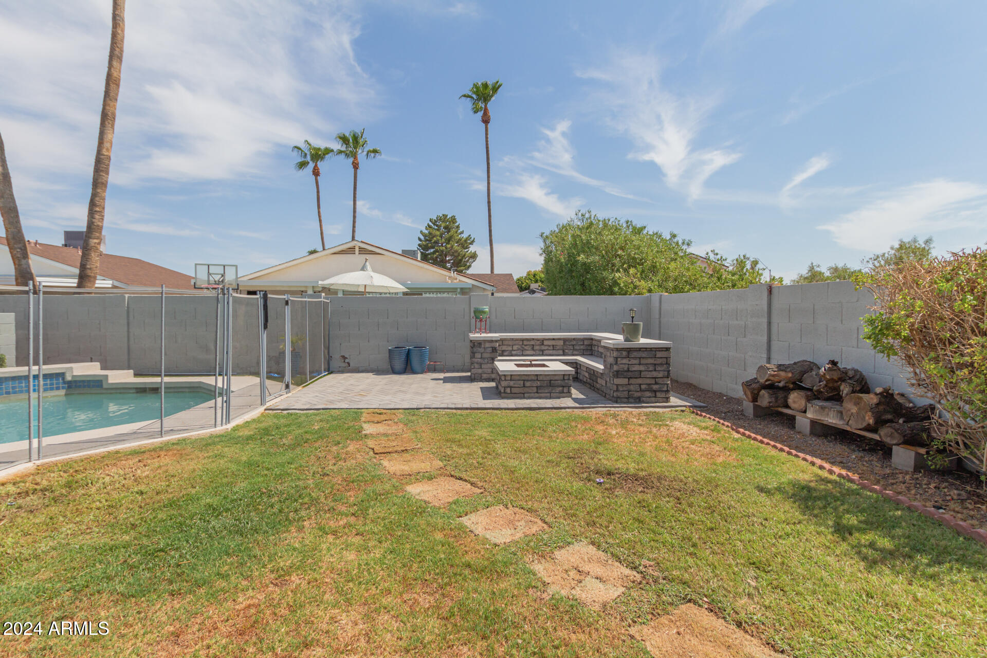 609 W GRANDVIEW Road
