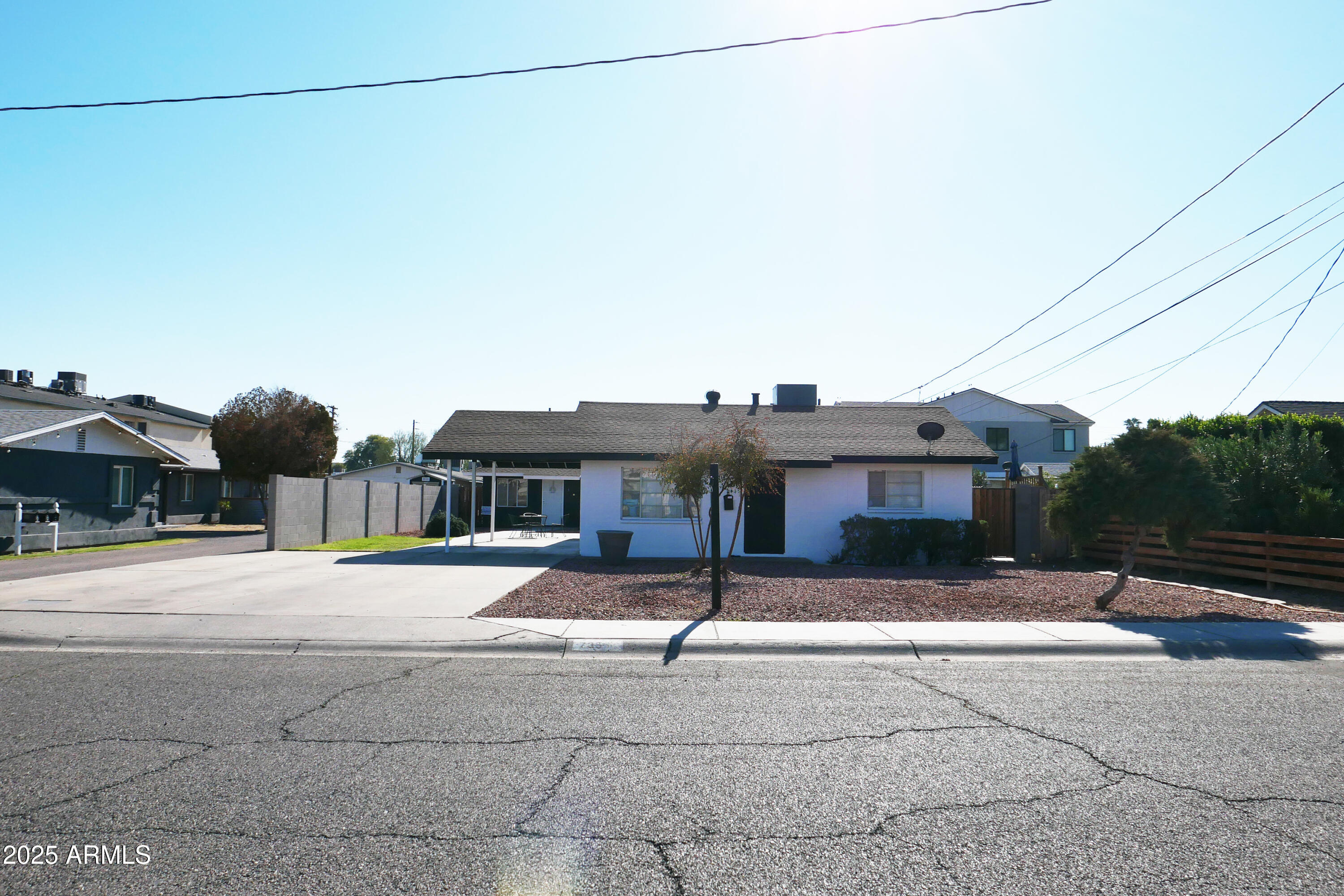 735 W COOLIDGE Street