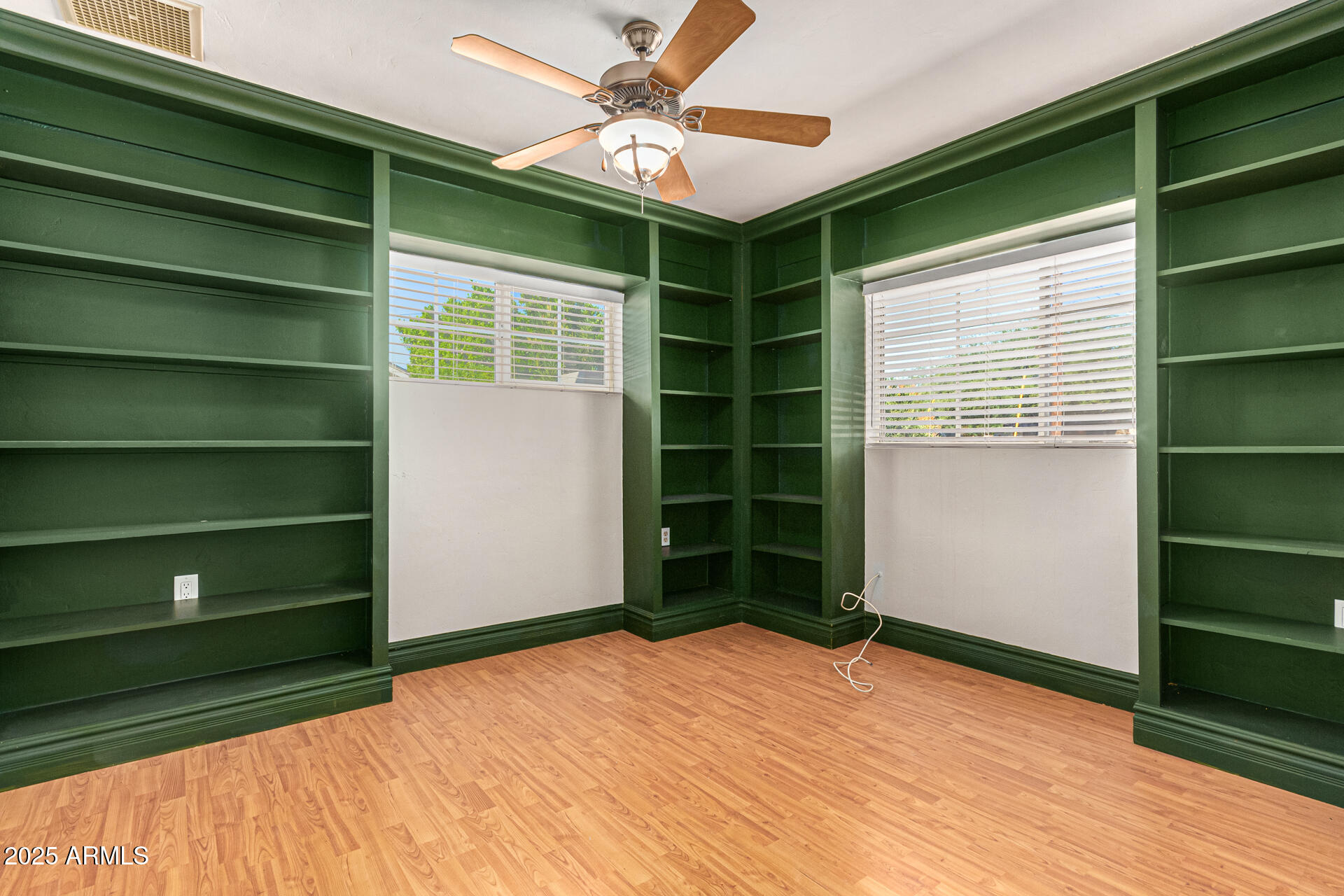 735 W COOLIDGE Street