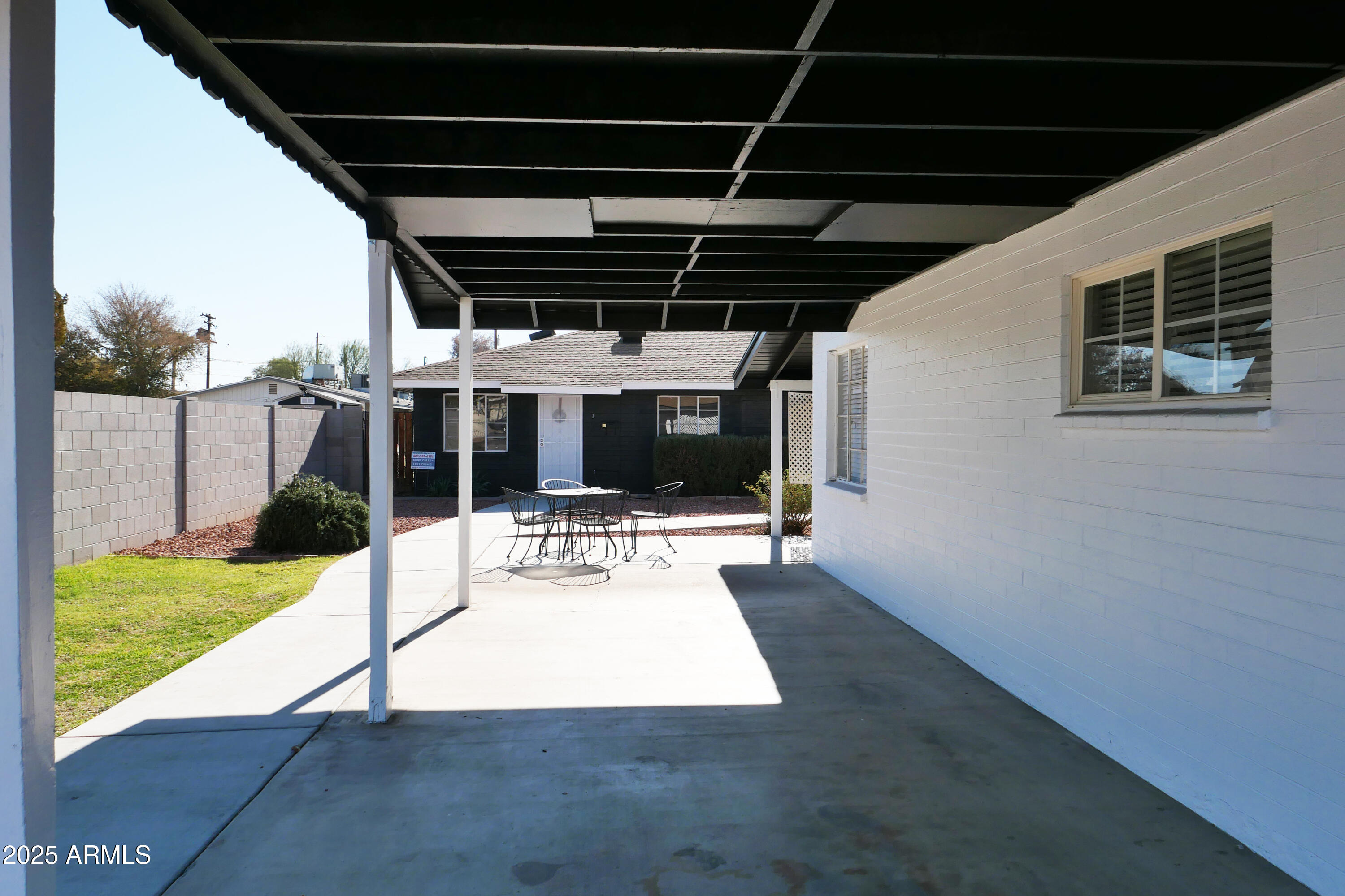 735 W COOLIDGE Street