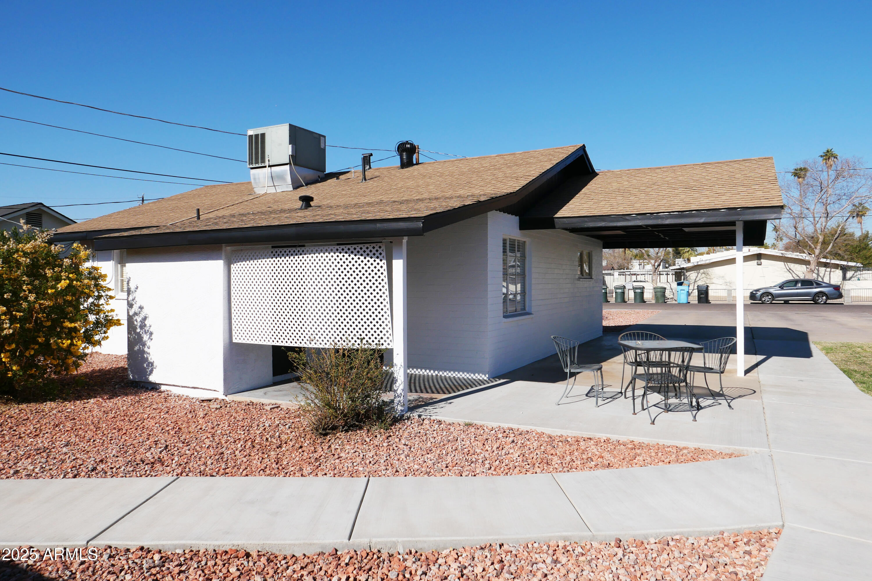 735 W COOLIDGE Street