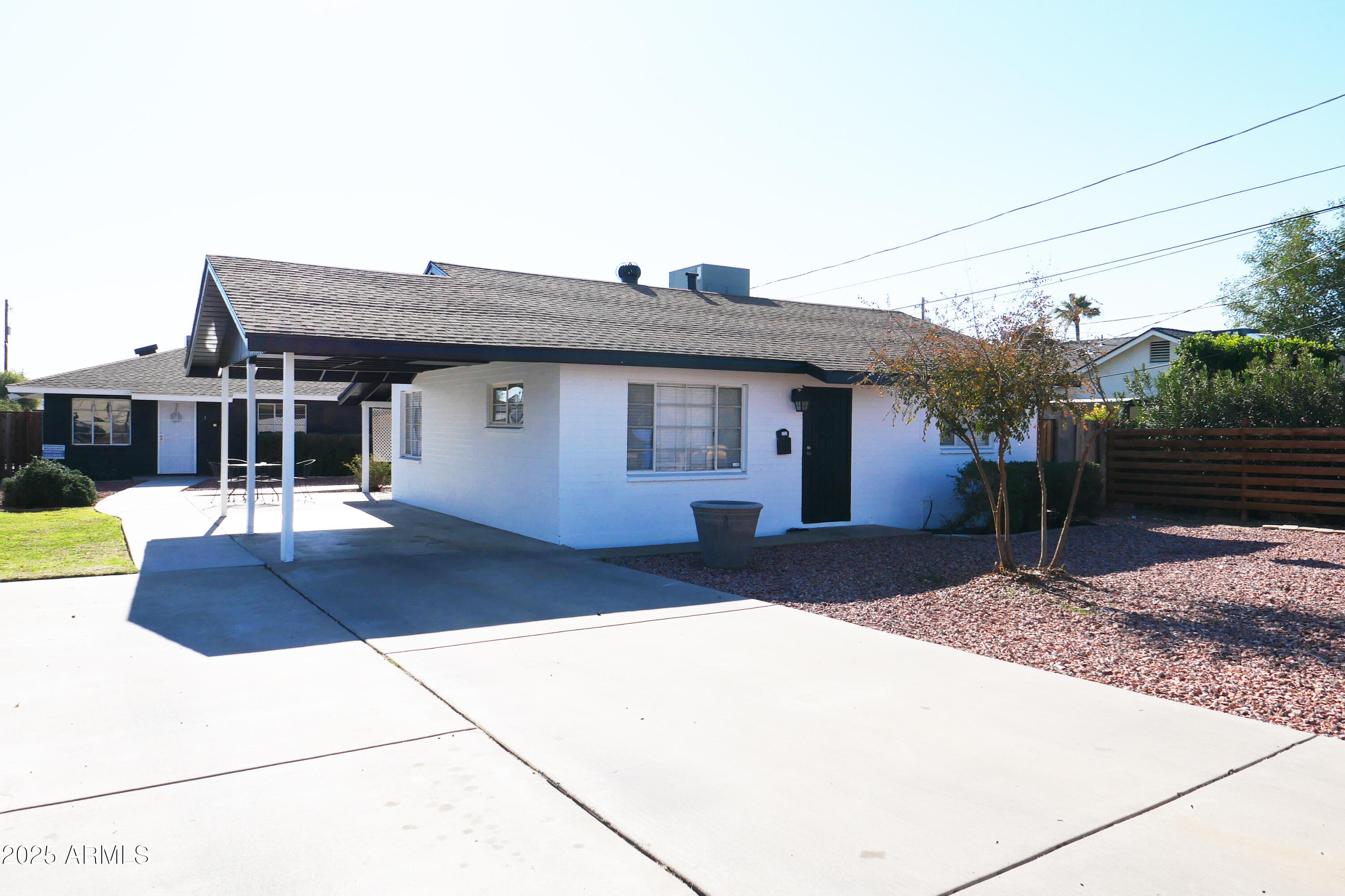 735 W COOLIDGE Street