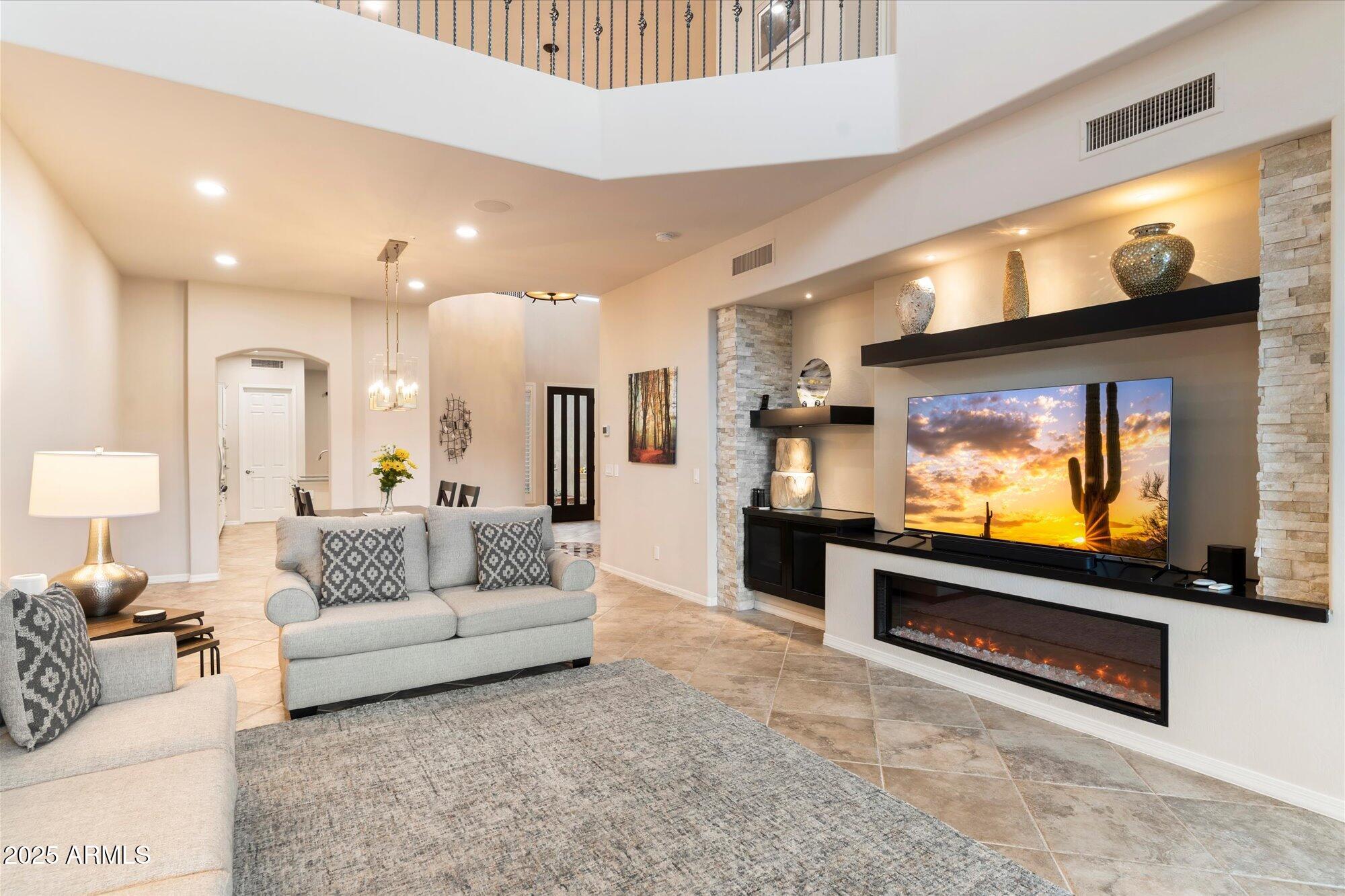9270 E THOMPSON PEAK Parkway, 335