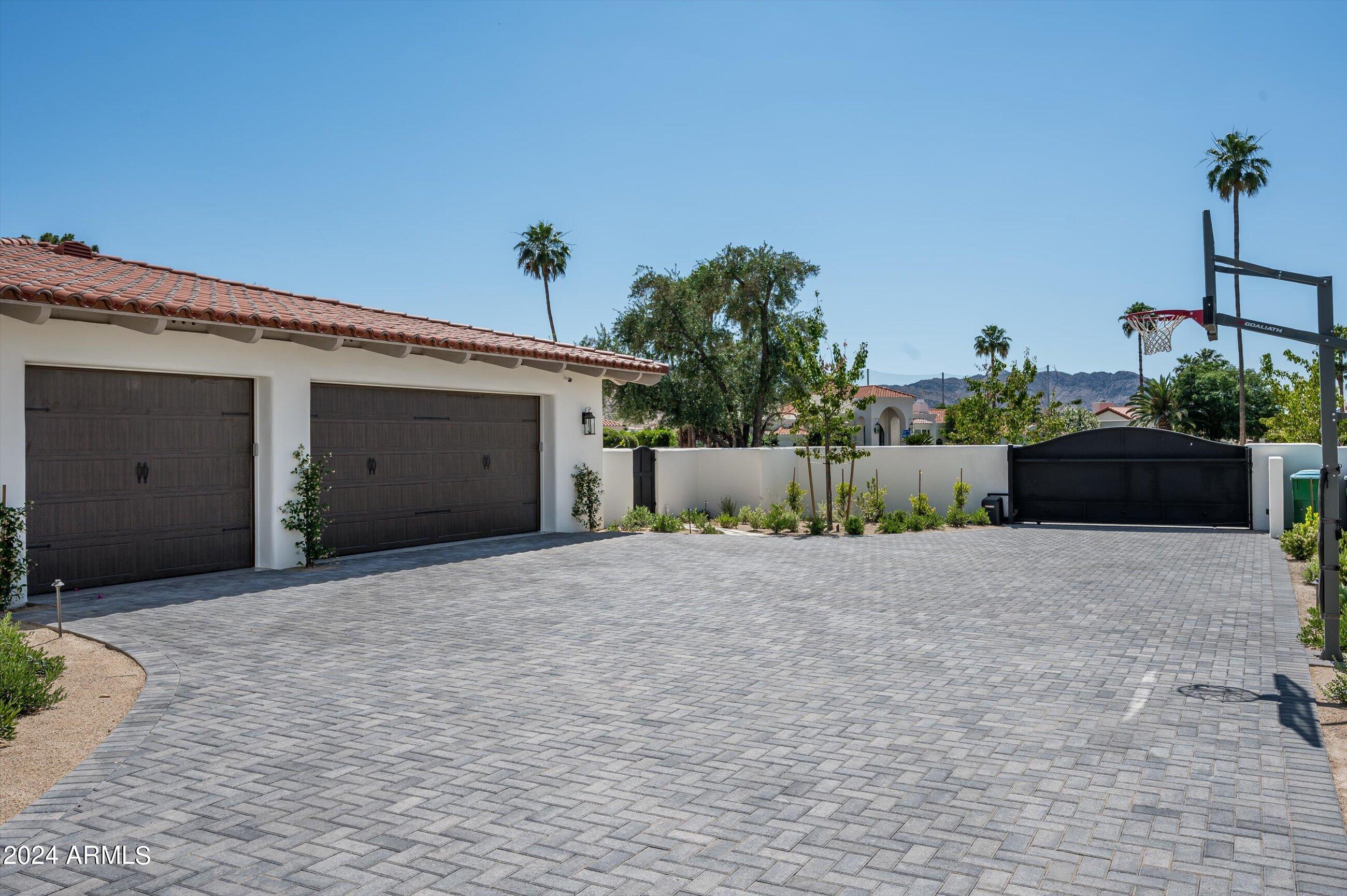 8601 N 64TH Place
