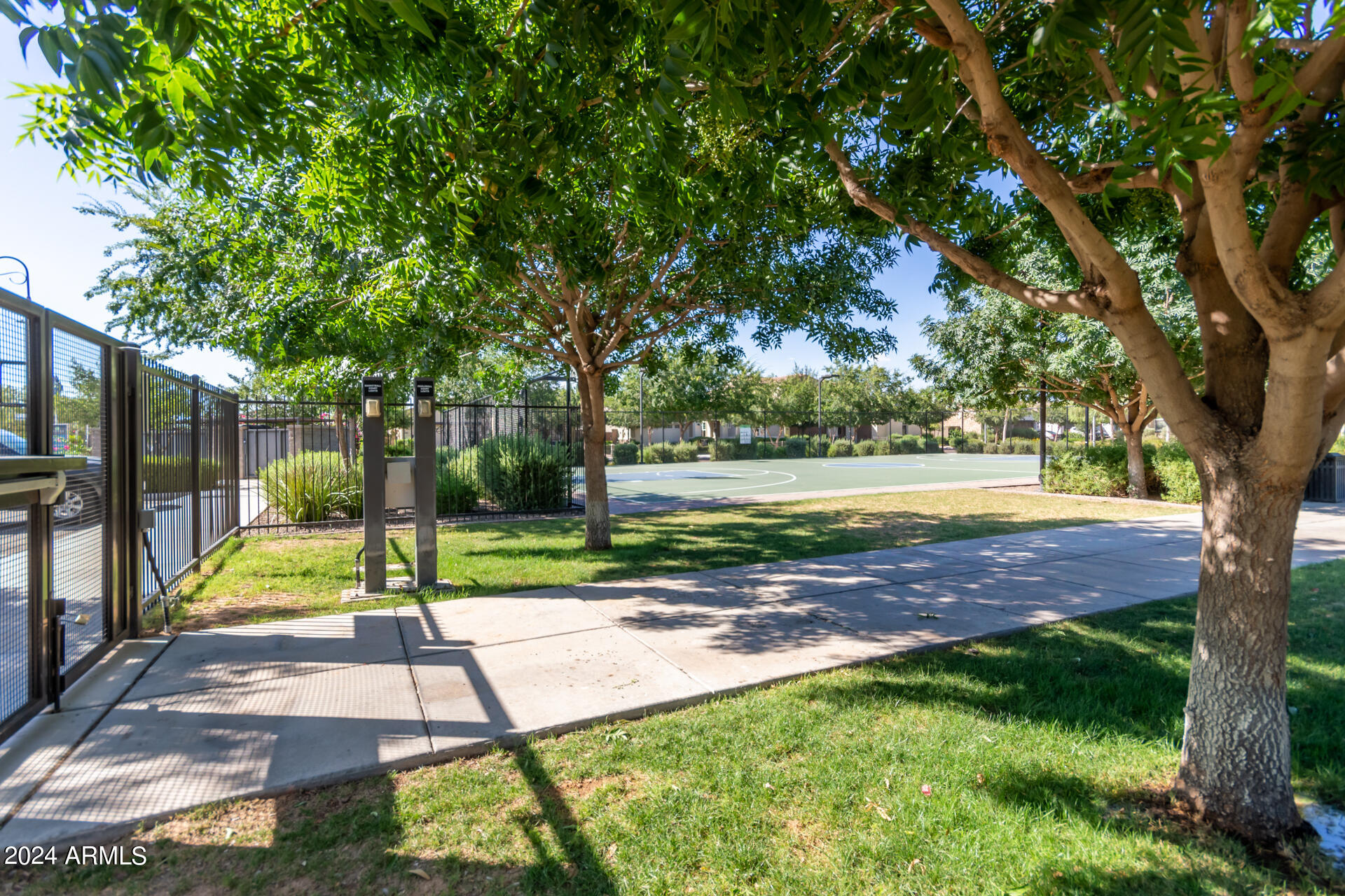 1921 W YEARLING Road
