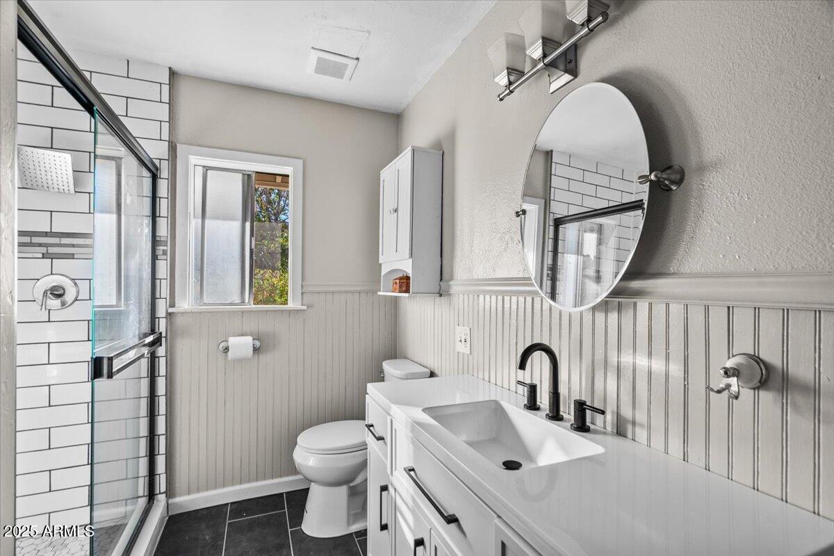 1851 E FREMONT Drive