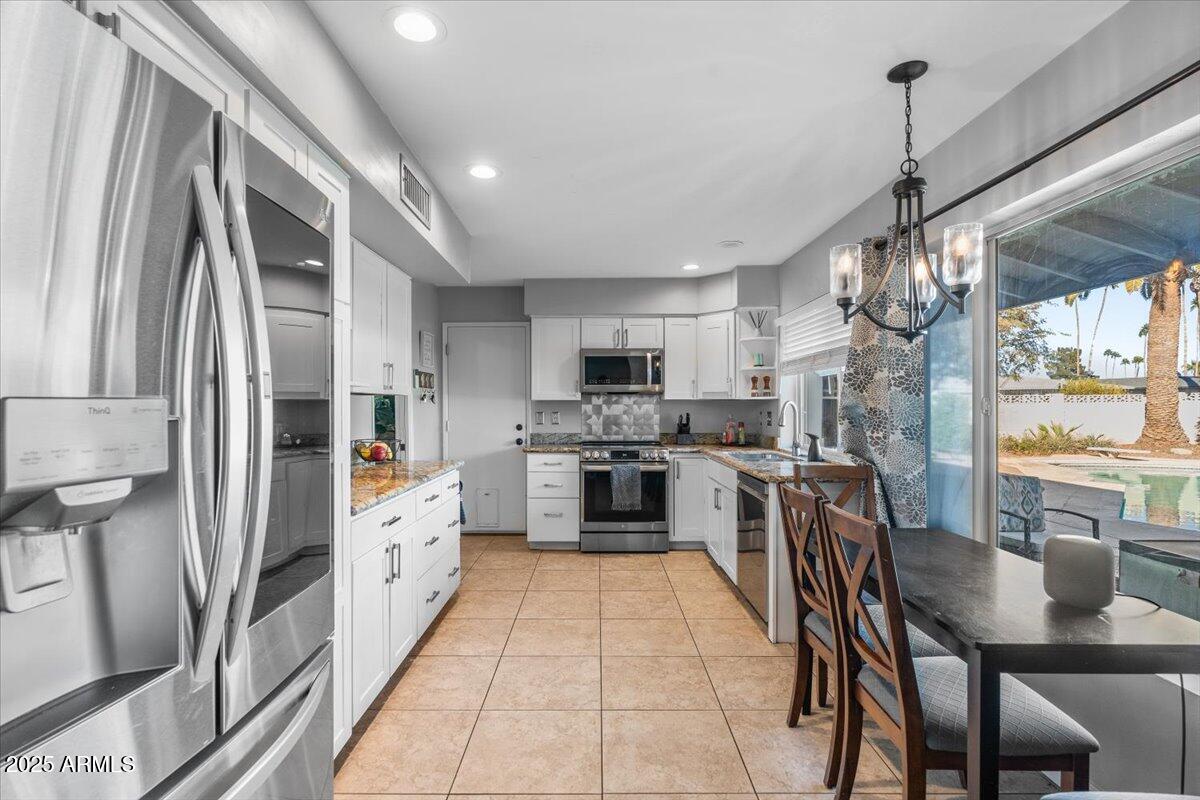 1851 E FREMONT Drive