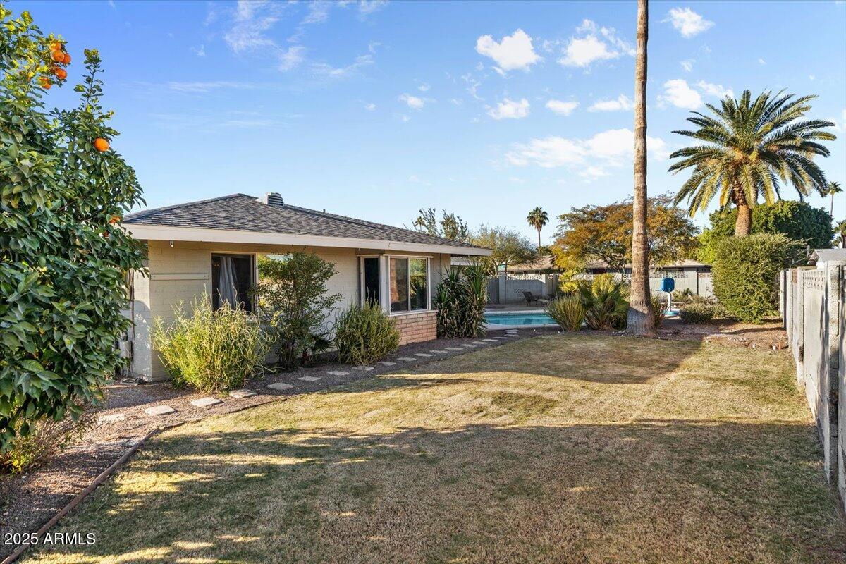 1851 E FREMONT Drive