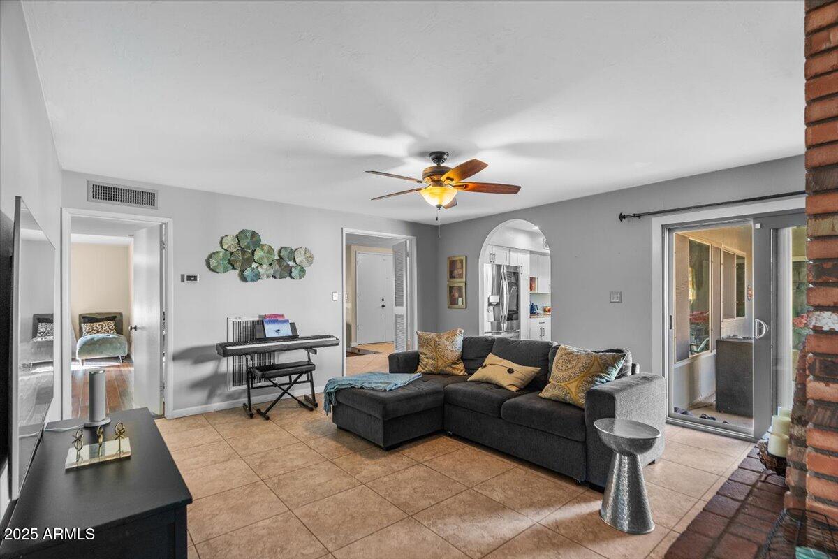 1851 E FREMONT Drive