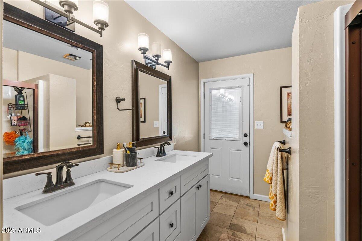 1851 E FREMONT Drive