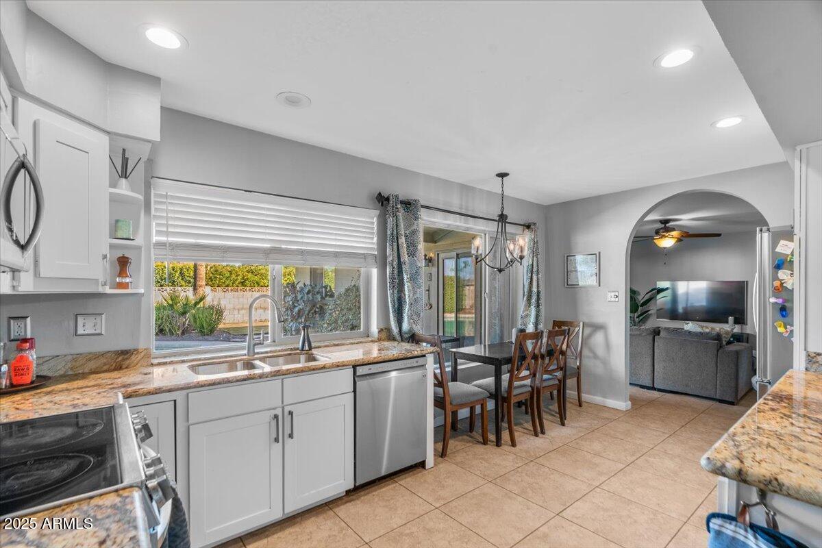 1851 E FREMONT Drive