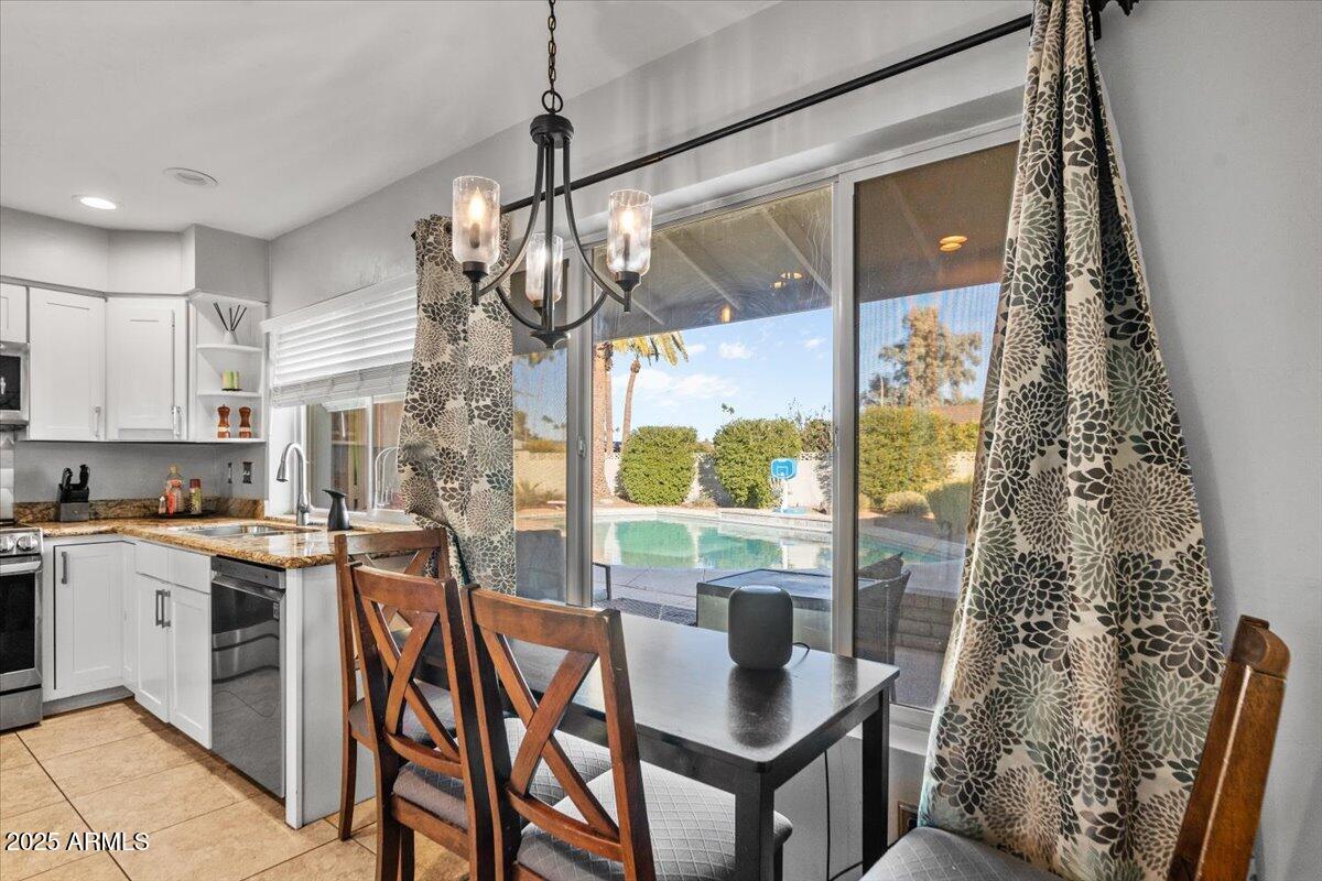 1851 E FREMONT Drive