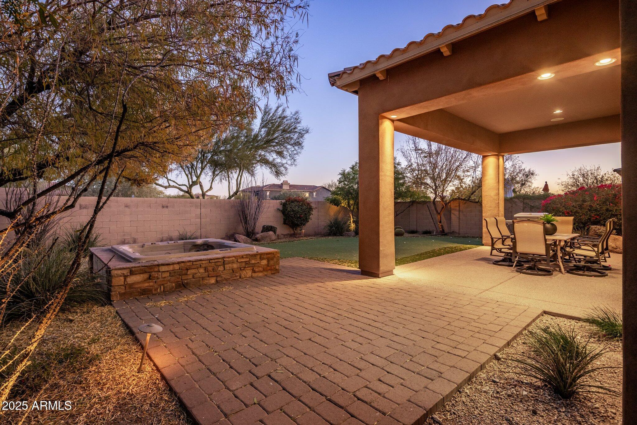 9887 E EDGESTONE Drive