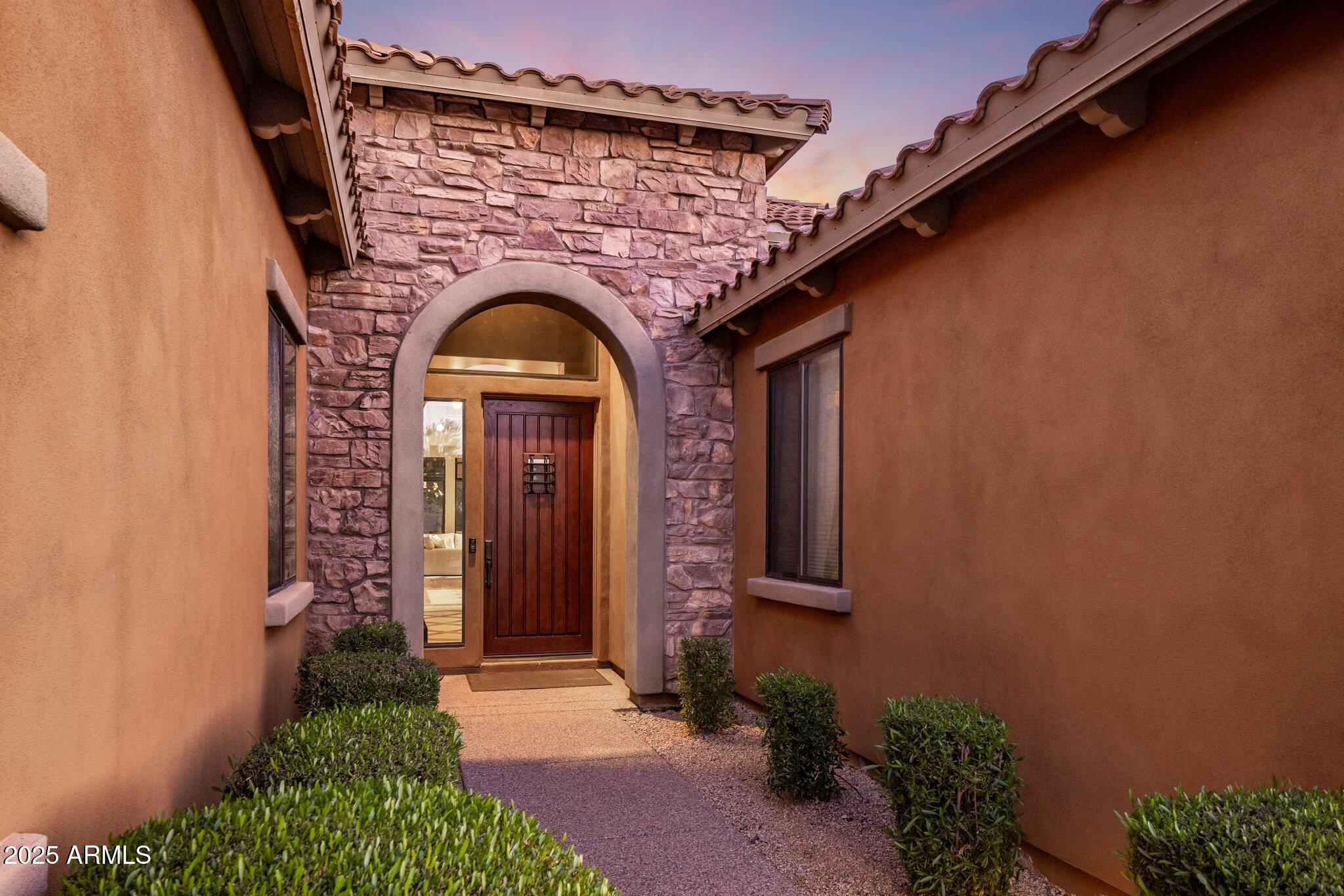 9887 E EDGESTONE Drive