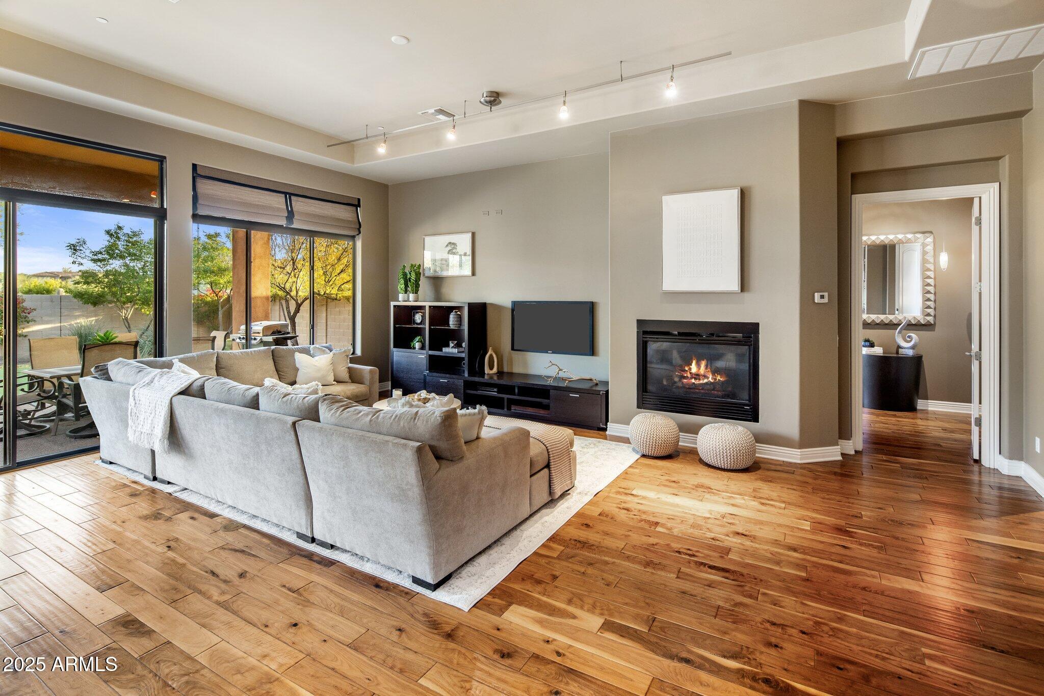 9887 E EDGESTONE Drive