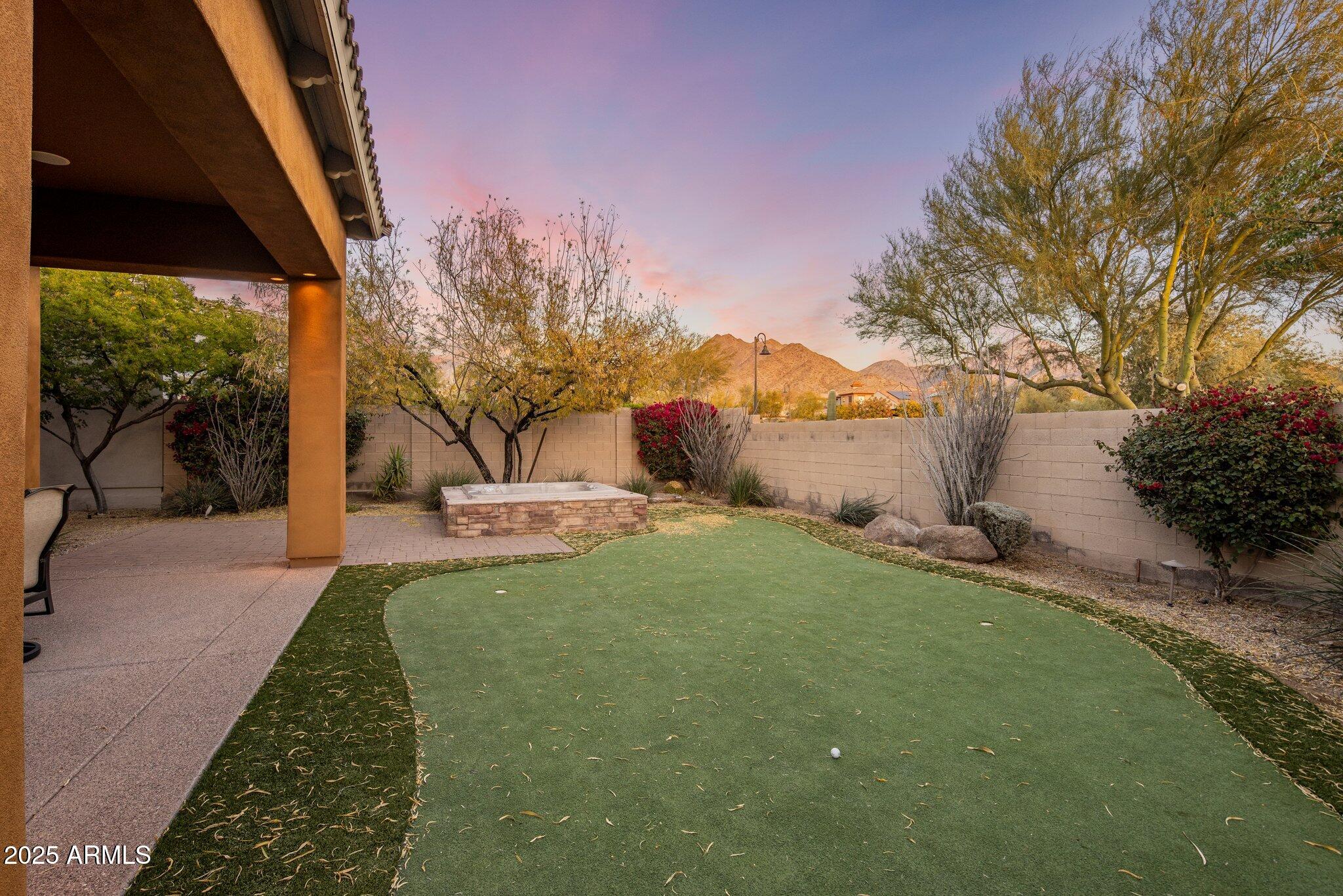 9887 E EDGESTONE Drive