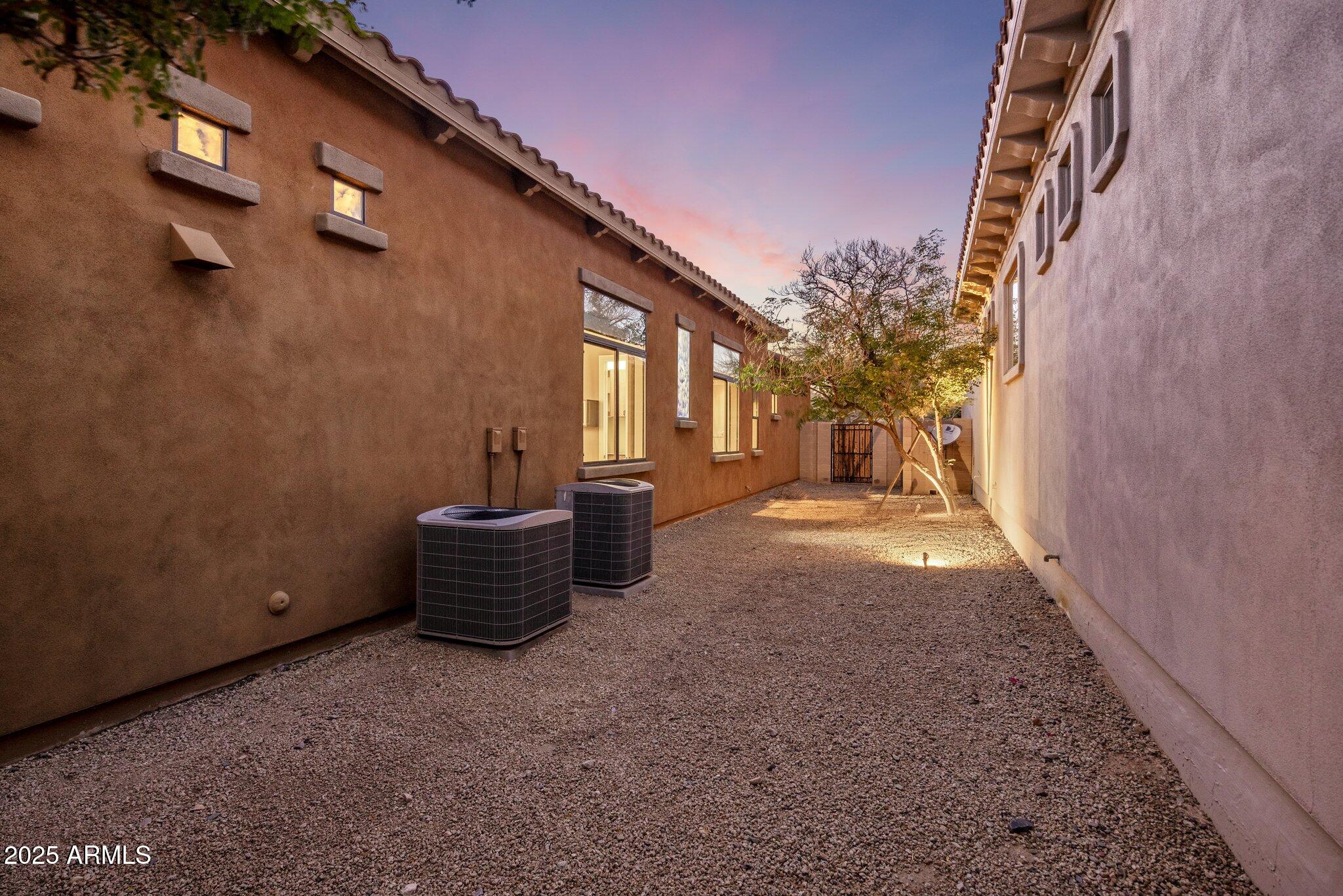 9887 E EDGESTONE Drive