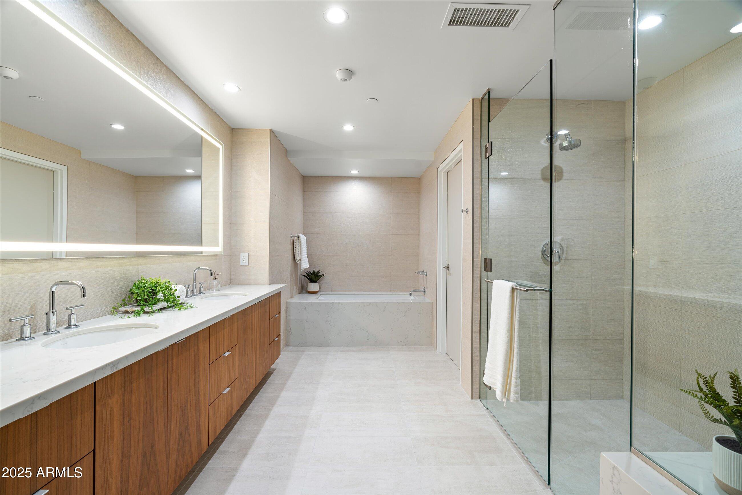 5455 E LINCOLN Drive, 3002